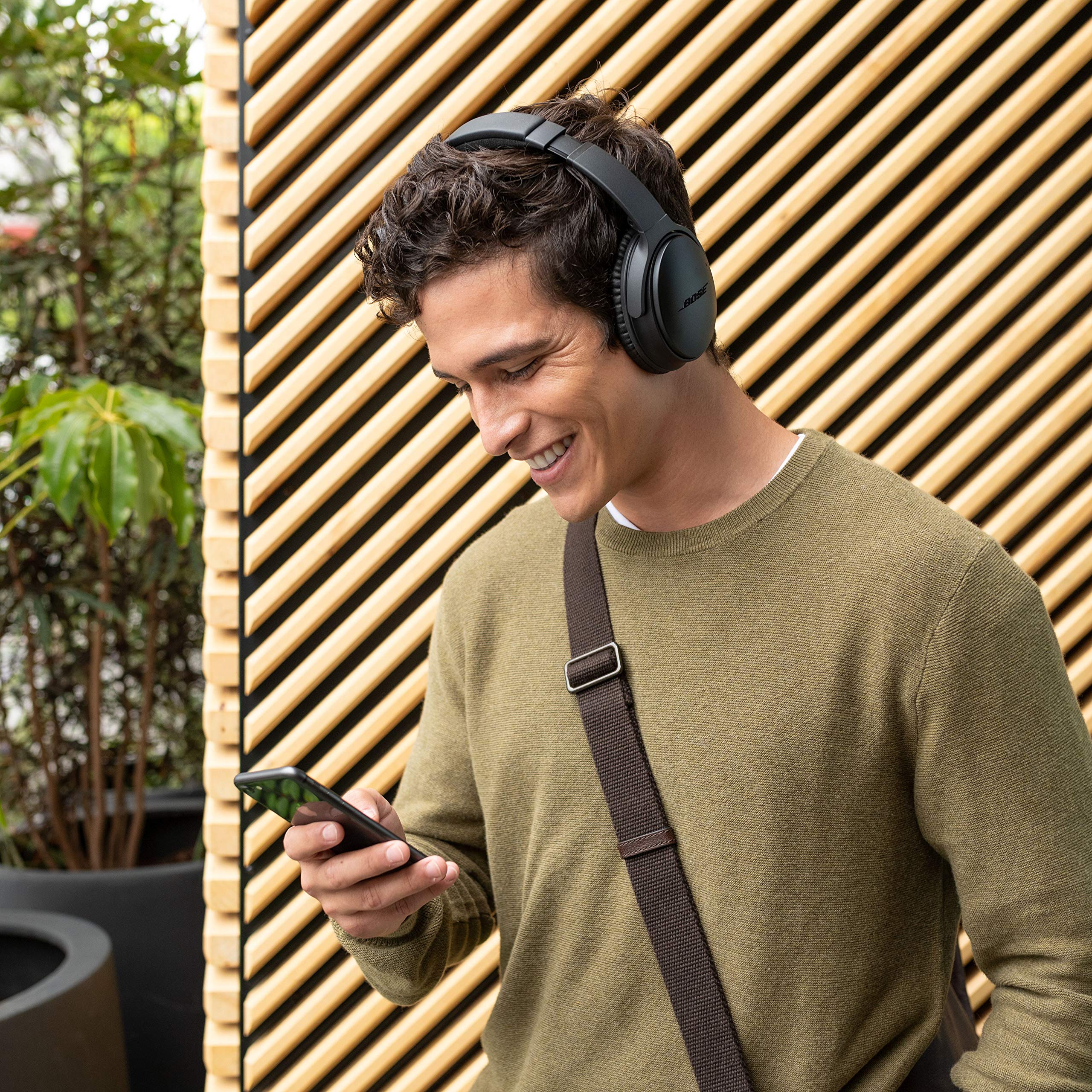 Bose QuietComfort 35 II Wireless Bluetooth Noise Cancelling Headphones with Alexa Voice Control - Black (Renewed) | Perfect for Travel, Work & Home Use