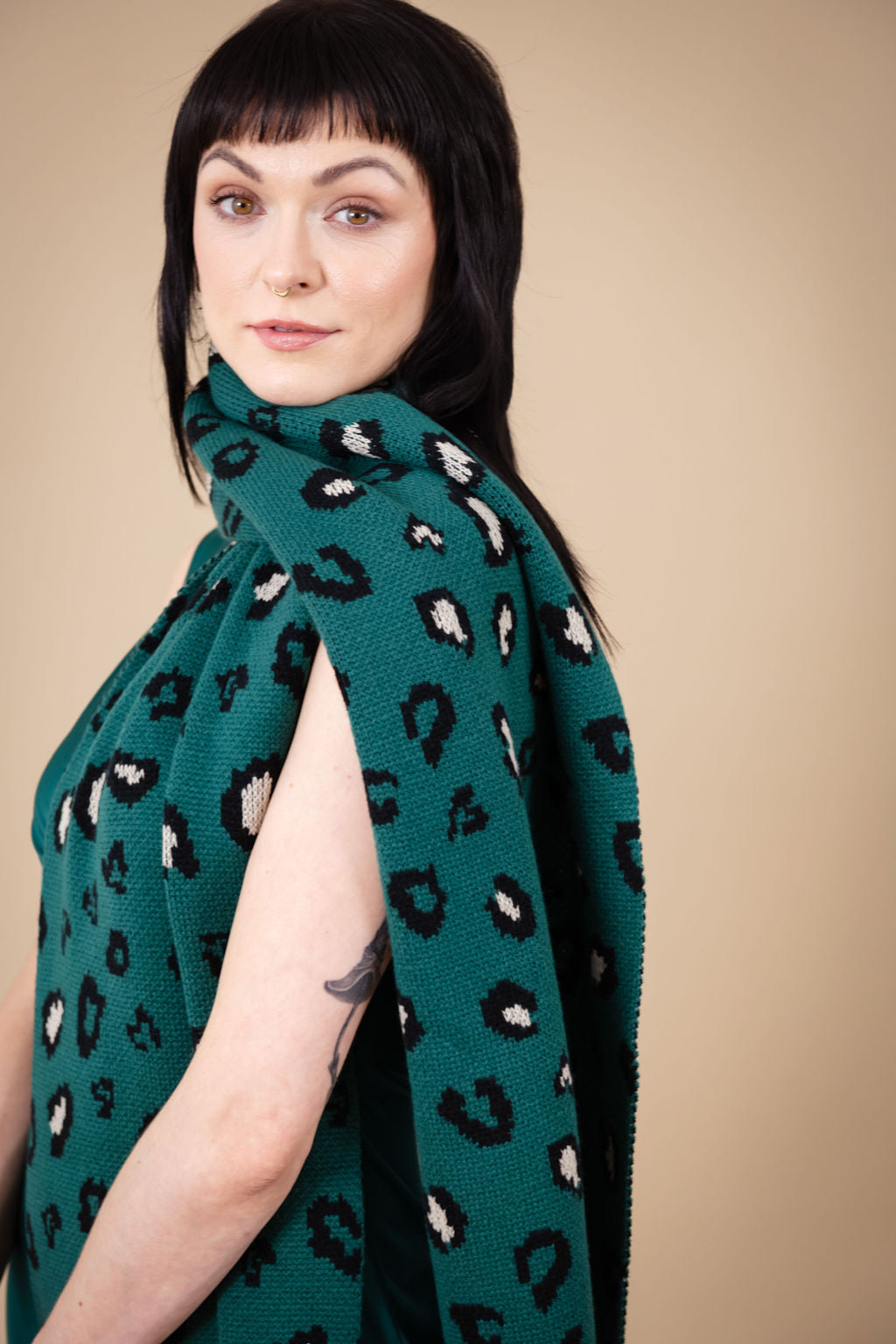 Bláthnaid Green Print Scarf - Lightweight & Stylish Fashion Accessory for Women - Perfect for Fall, Winter & Everyday Wear