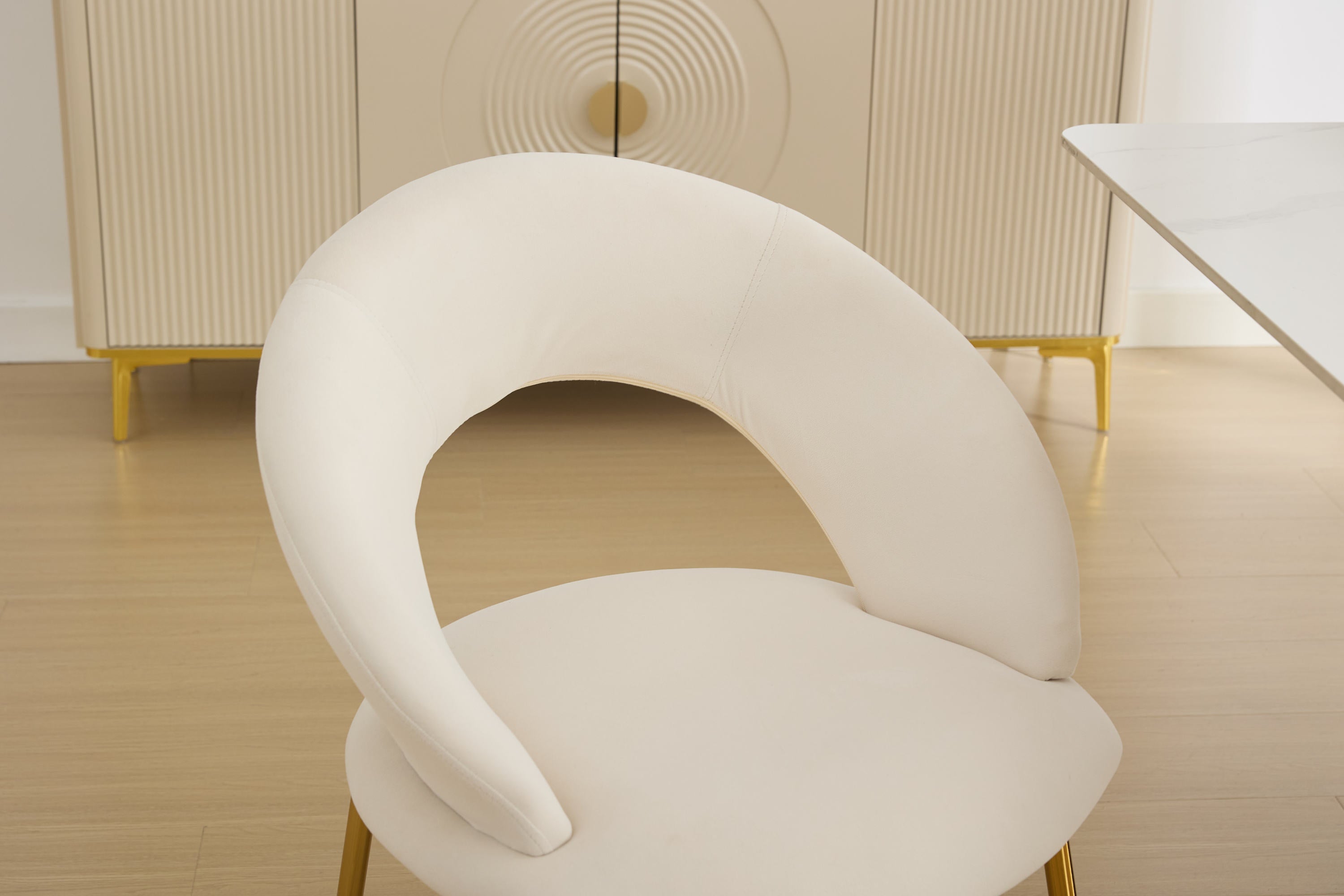Velvet Dining Chairs Set of 1 - White Upholstered Kitchen Chairs with Curved Backrest & Gold Metal Legs for Dining Room, Restaurant or Home Decor