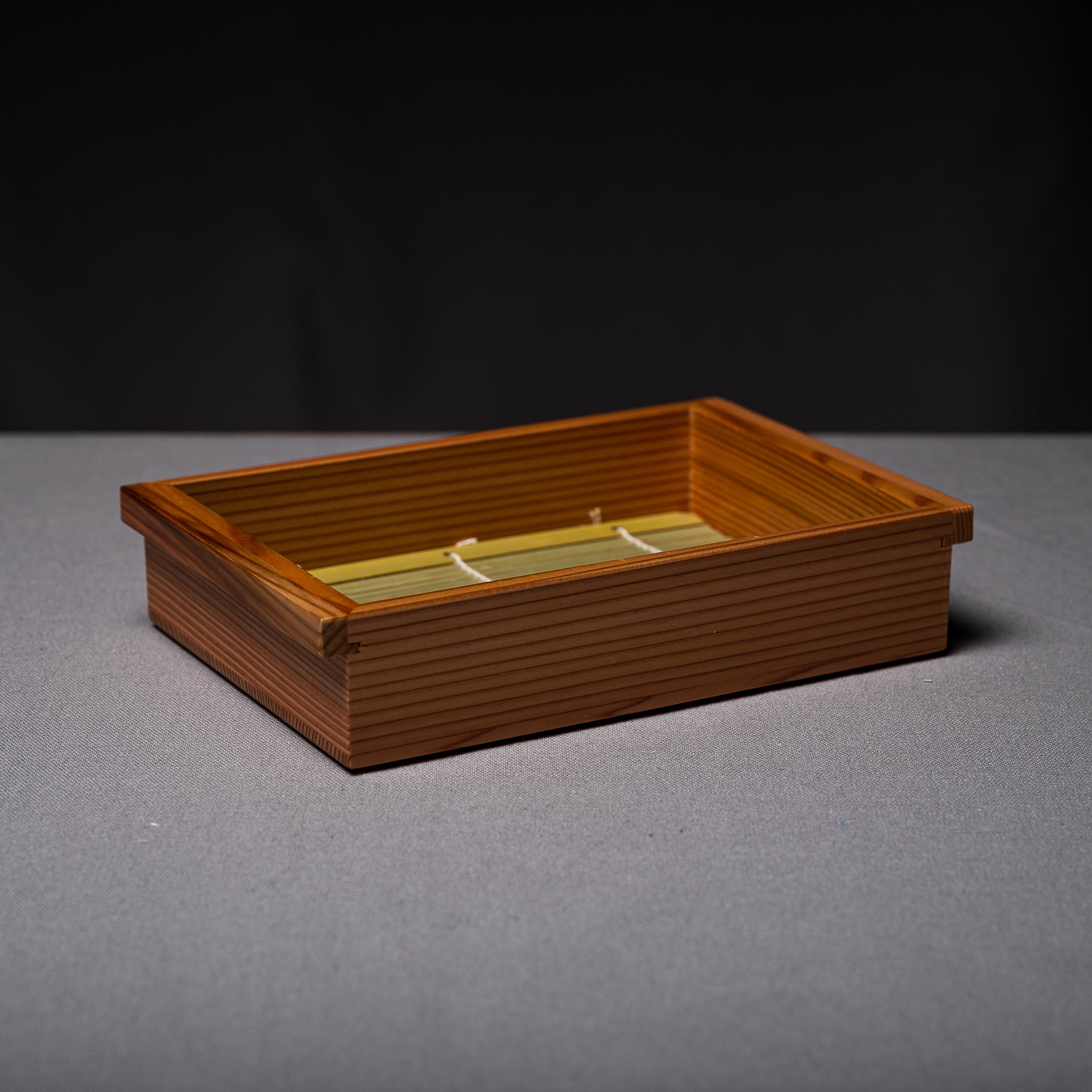Premium Japanese Cedar Soba Noodle Bowl - Handcrafted Rectangle Serving Dish for Cold Noodles (2 Sizes) | Authentic Zaru Soba Tray for Traditional Japanese Cuisine & Home Dining Experience