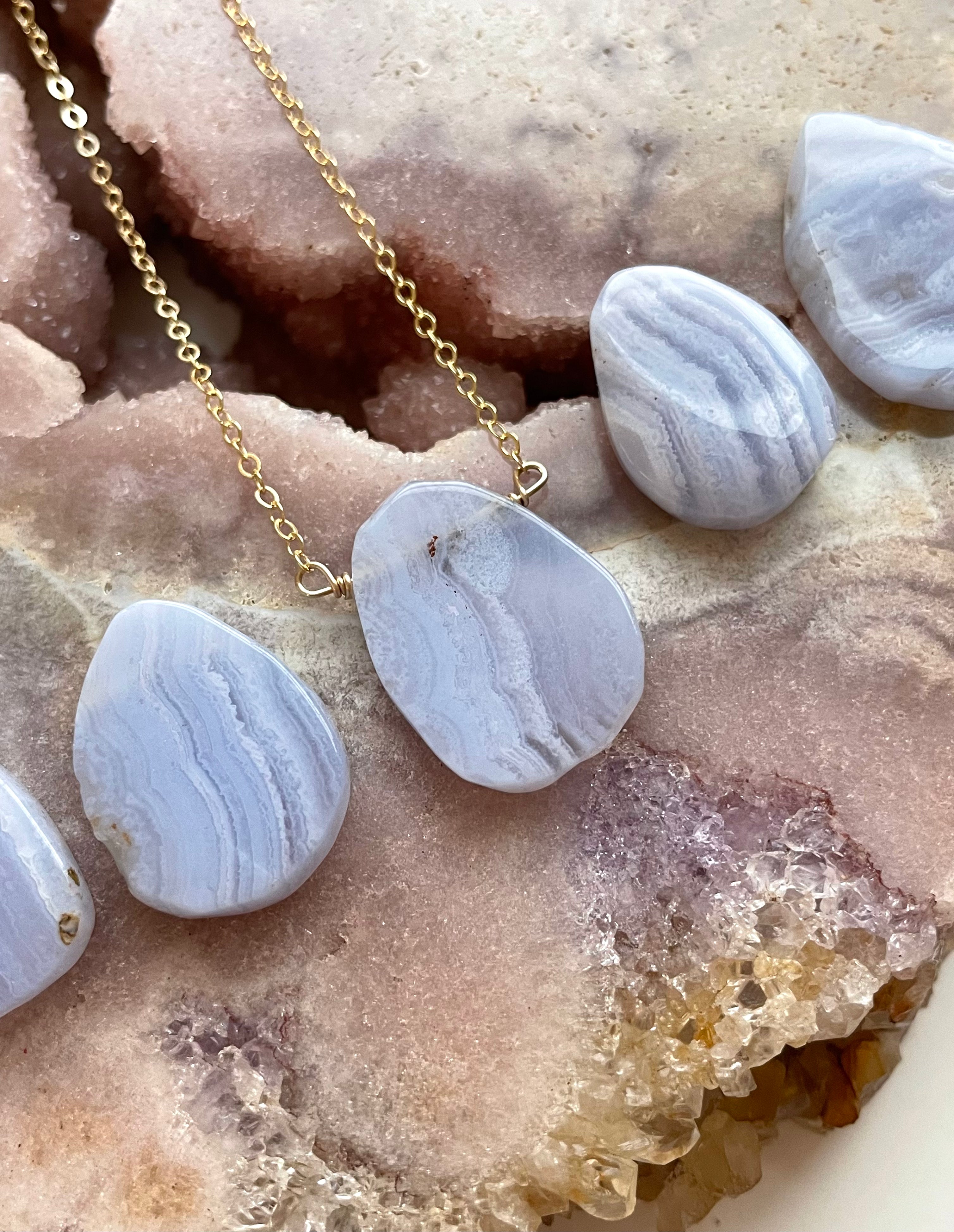 Blue Lace Agate Crystal Pendant Necklace - Healing Stone Jewelry for Women, Natural Gemstone Choker with Adjustable Chain, Perfect for Meditation, Yoga & Spiritual Gifts