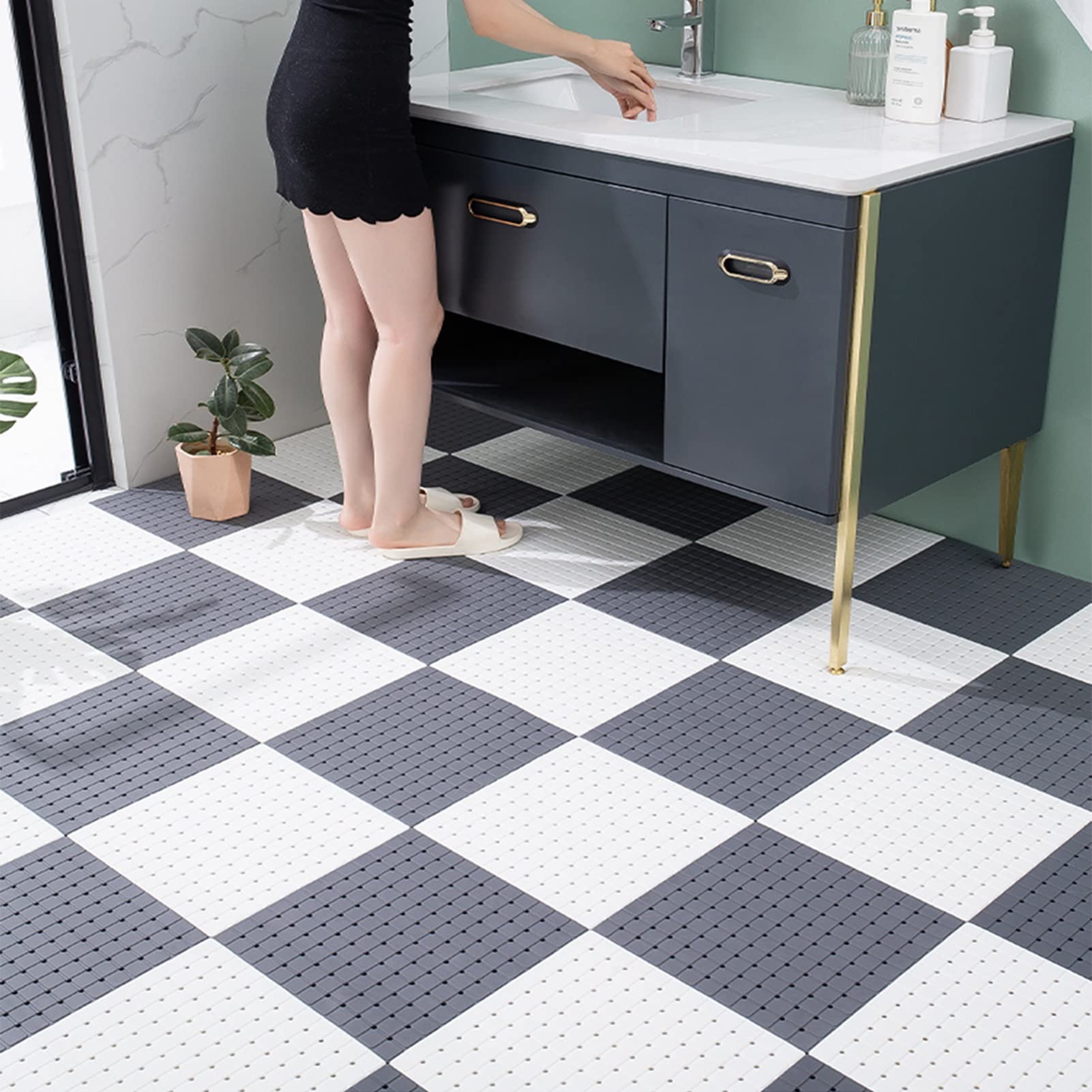 Non-Slip Rubber Bath Mat 30x30cm - Interlocking Waterproof Floor Tiles with Drainage Holes & Suction Cups - Anti-Skid Shower Mat for Bathroom, Kitchen, Gym - Easy to Clean & Durable (Black, 32-Piece Set) - Perfect for Wet Areas, Saunas & Poolside Safety
