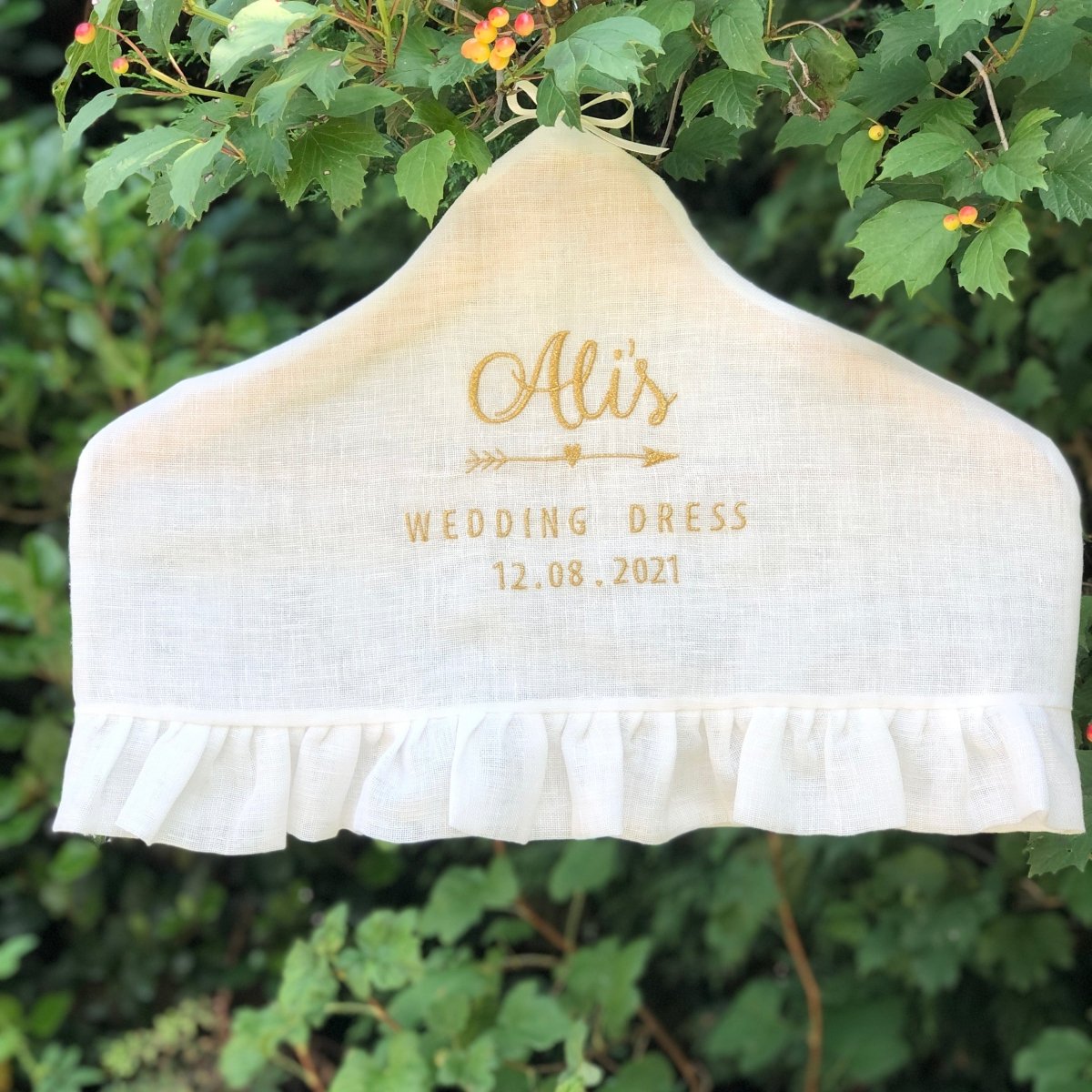 Custom Wedding Dress Hanger - Personalized Bridal Gown Hanger for Wedding Day & Bridal Shower - Perfect for Wedding Photography, Bridal Suite Decor & Gift Giving