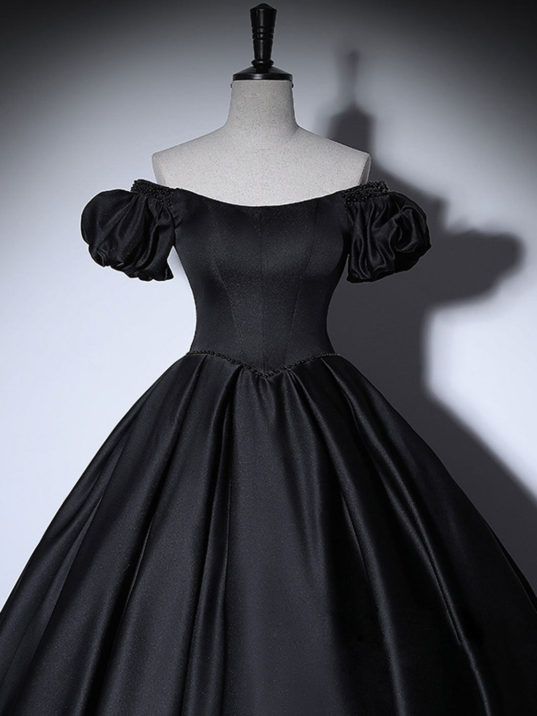 Elegant Black Satin Long Prom Dresses for Women - Formal Sweet 16 Gown for Homecoming, Evening Party & Special Occasions