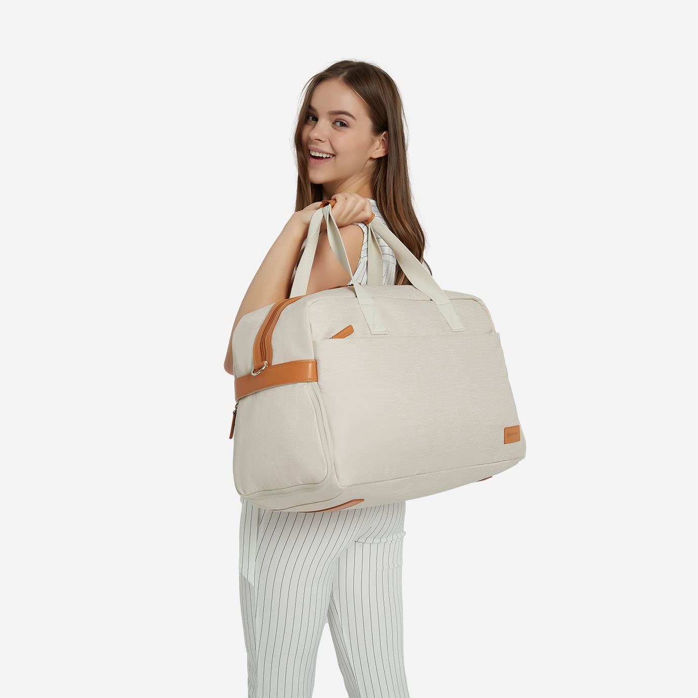 Nordace Siena Weekender Smart Duffel Bag with USB Charging Port - Water Resistant Travel Duffel Bag for Men & Women - Perfect for Weekend Trips, Gym, Business Travel & Carry-On (Beige)