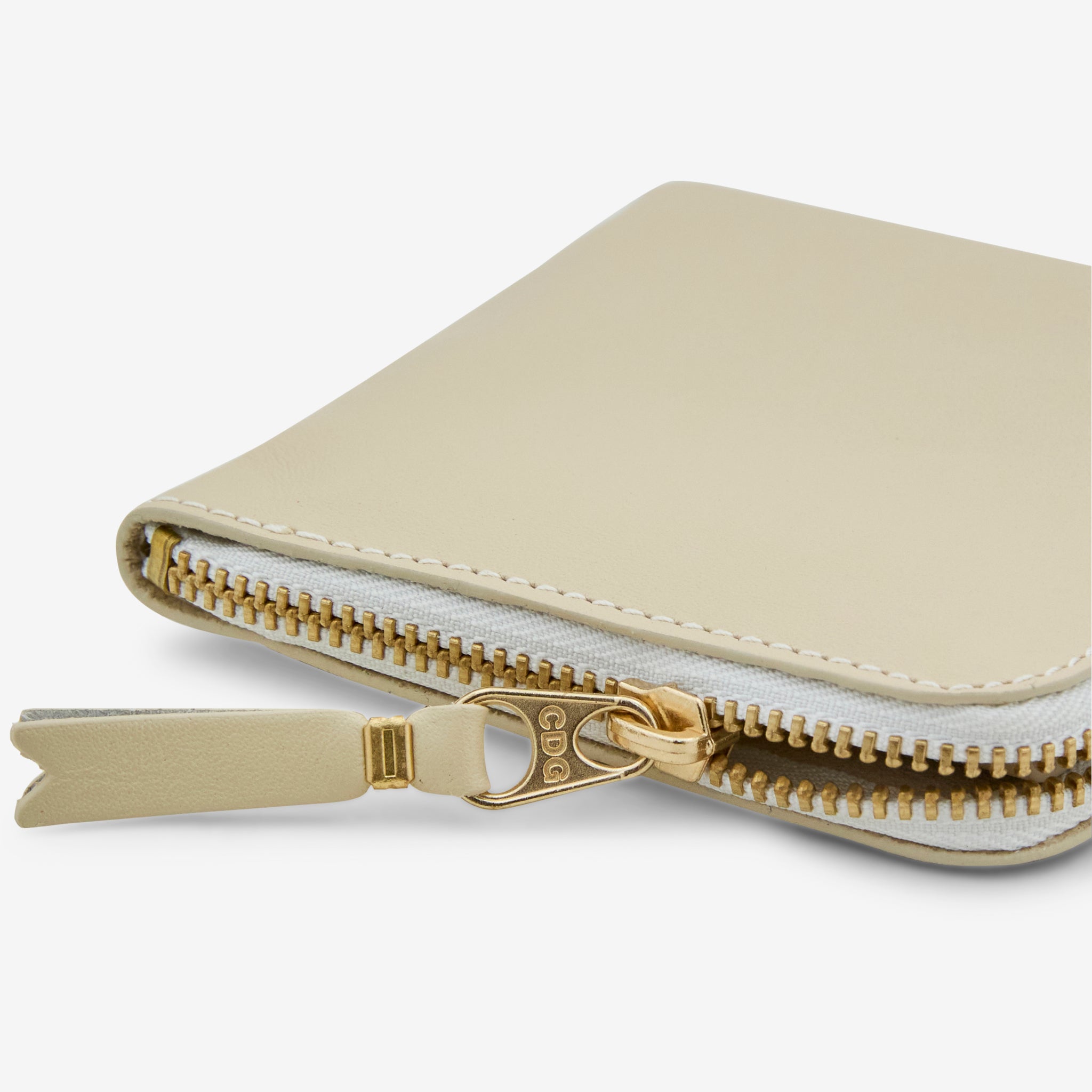 SA3100 Classic Line Wallet in Off White - Slim RFID Blocking Leather Wallet for Men & Women | Perfect for Travel, Business & Everyday Use