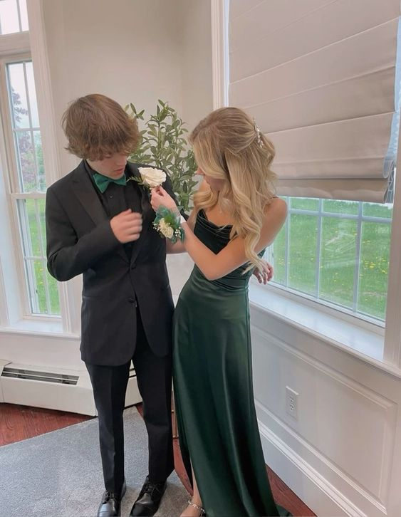 Elegant Mermaid Green Velvet Long Prom Dresses for Women - Formal Evening Gown J3723 | Perfect for Homecoming, Prom Night, Wedding Guest & Special Occasions
