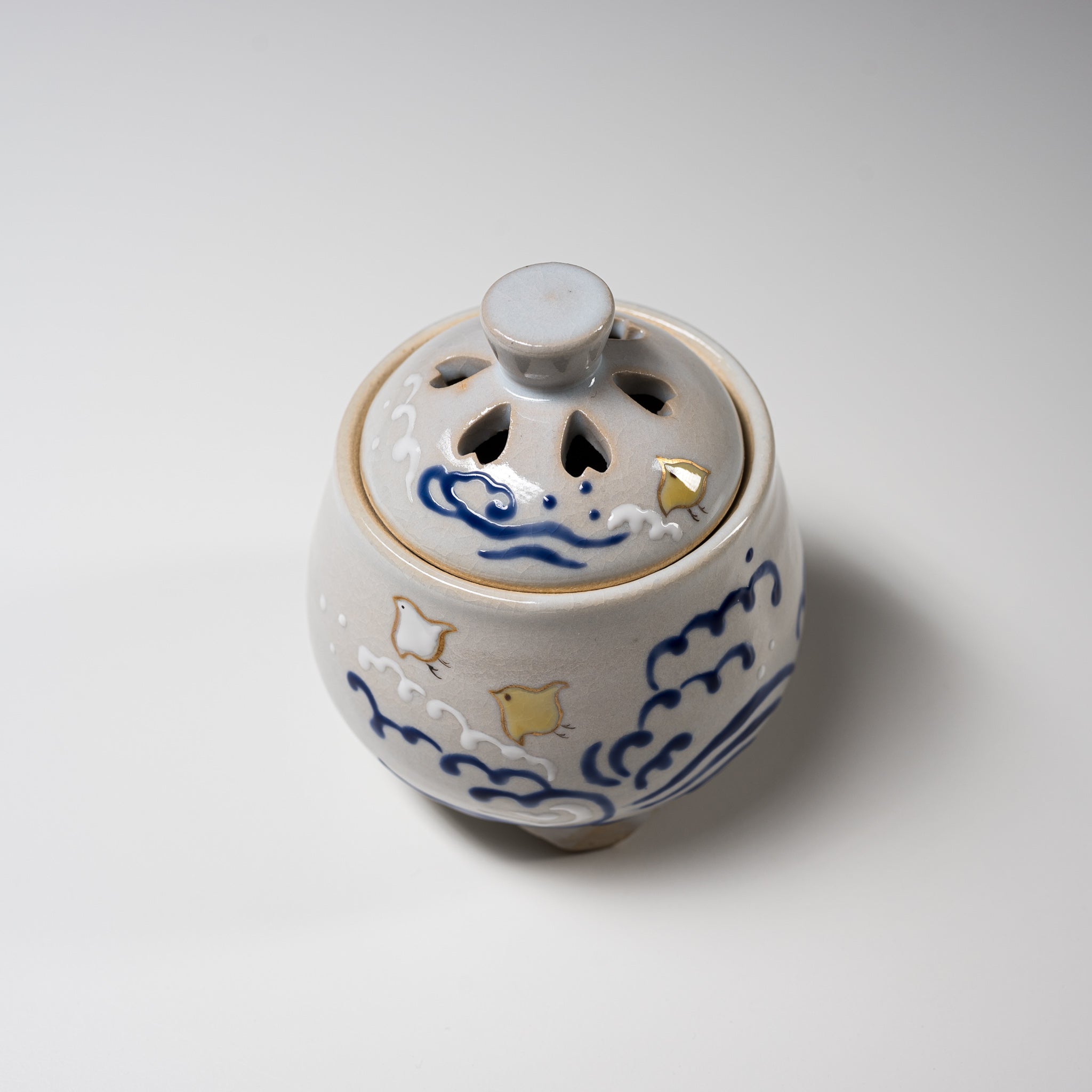 Minoru Ando Kyoto Kiyomizu Ware Incense Burner - Handcrafted Wave Plover Design for Meditation & Home Decor | Perfect for Zen Spaces, Yoga Rooms & Relaxation