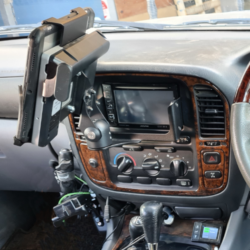 Industrial Evolution InDash Mount for Toyota LandCruiser 105 (2000-2005) - Secure Car Phone Holder for GPS & Navigation - Perfect for Off-Road Adventures & Daily Commutes