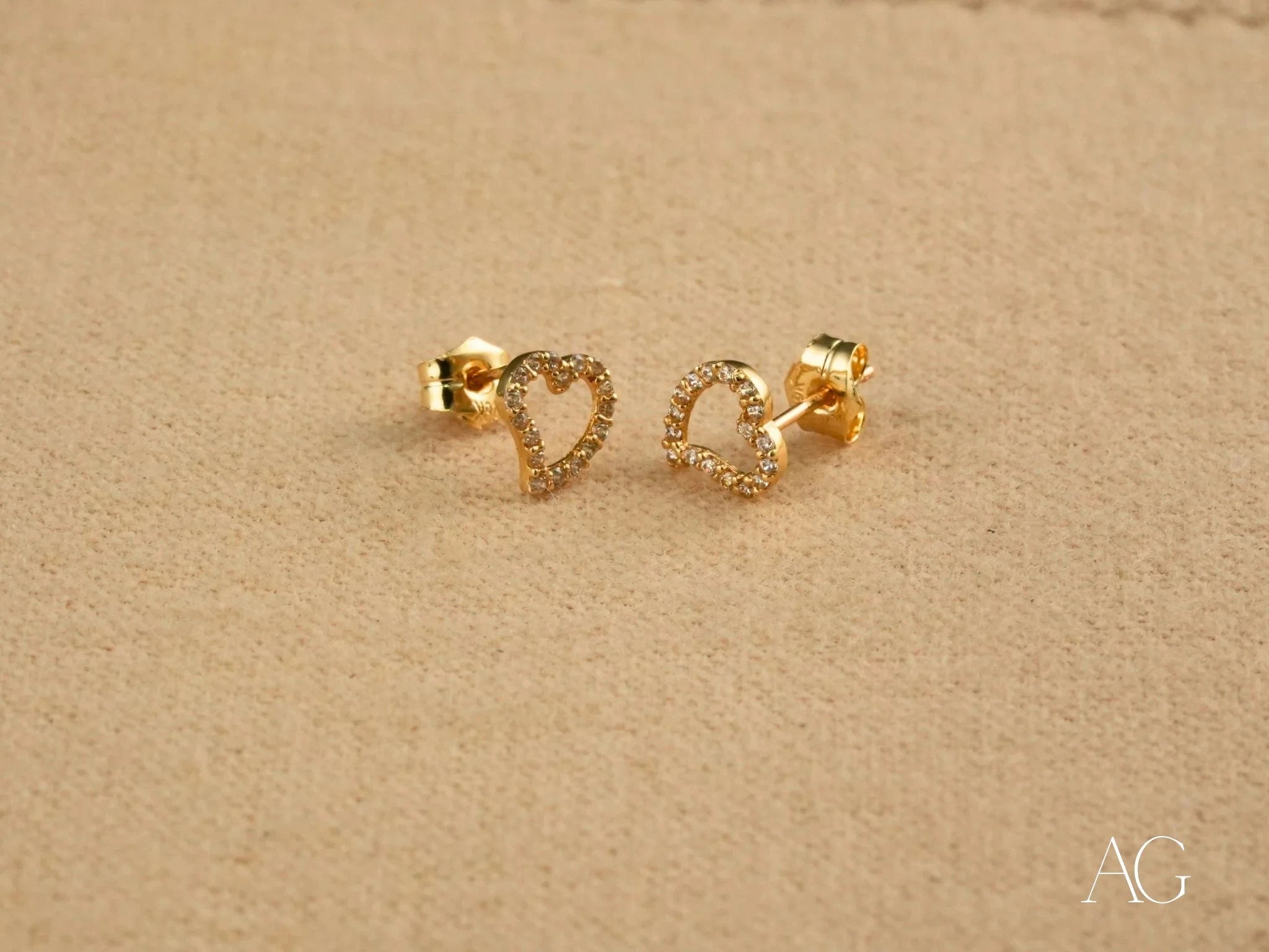 Sparkling Heart: 18k Gold CZ Heart Earrings for Women - Elegant Cubic Zirconia Stud Earrings for Valentine's Day, Anniversary, Wedding, or Everyday Wear