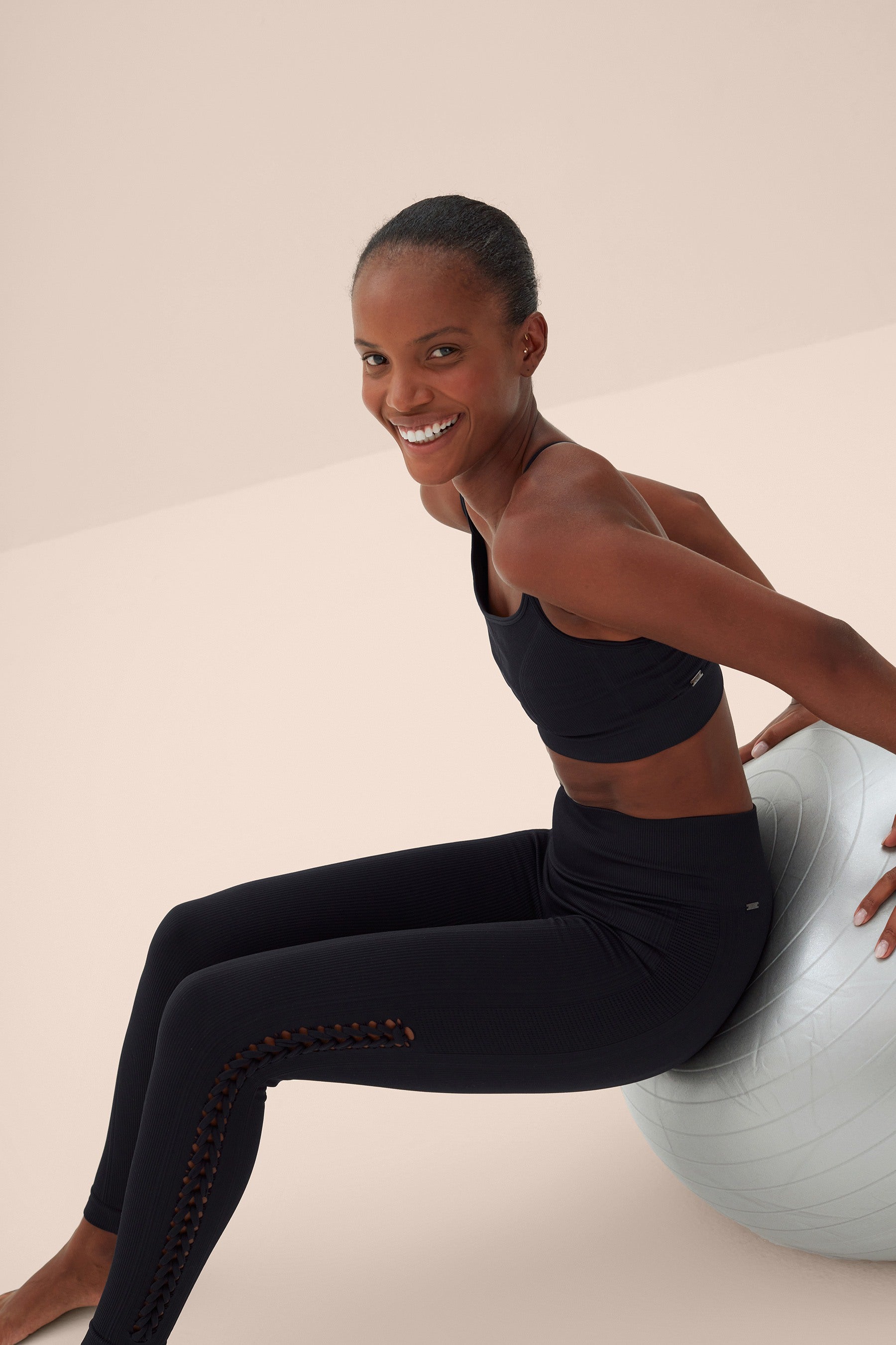 High-Quality Seamless Sports Bra for Women - Comfortable Workout & Yoga Top - Perfect for Running, Gym, and Active Lifestyle