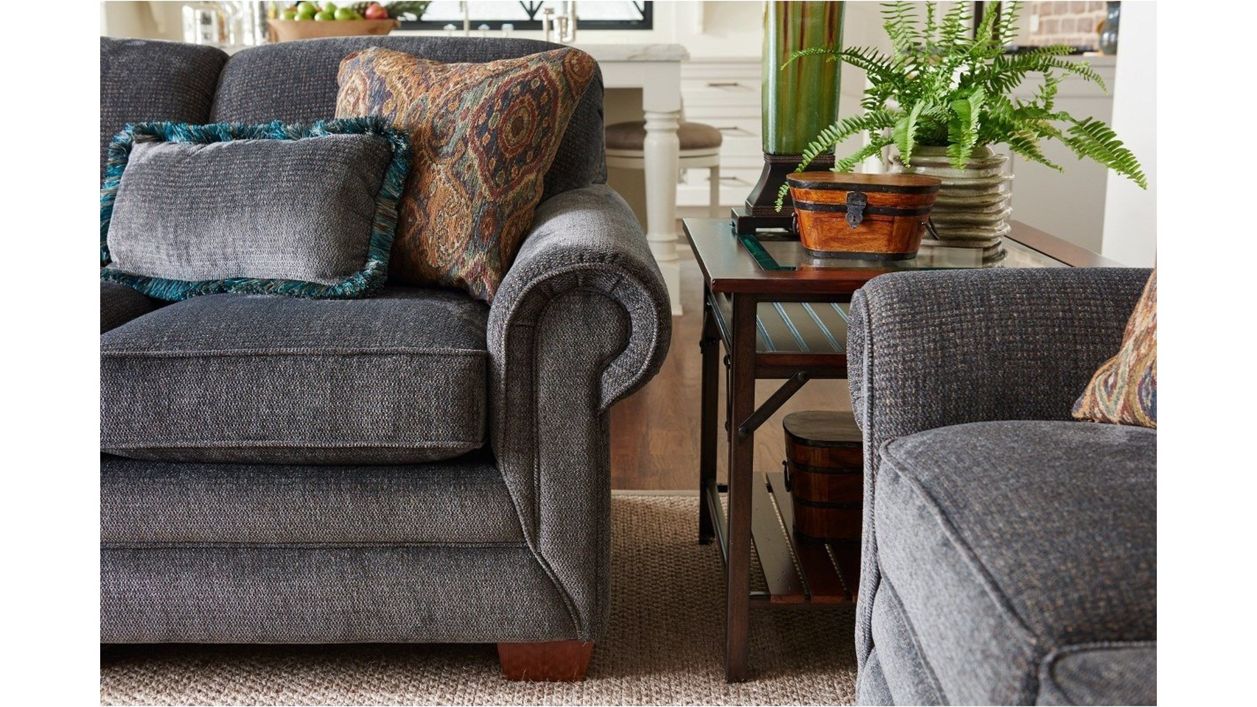 La-Z-Boy Mackenzie Recliner Chair - Premium Comfort for Living Room, Home Theater & Office - Ergonomic Design with Plush Cushions - Perfect for Relaxing & Lounging