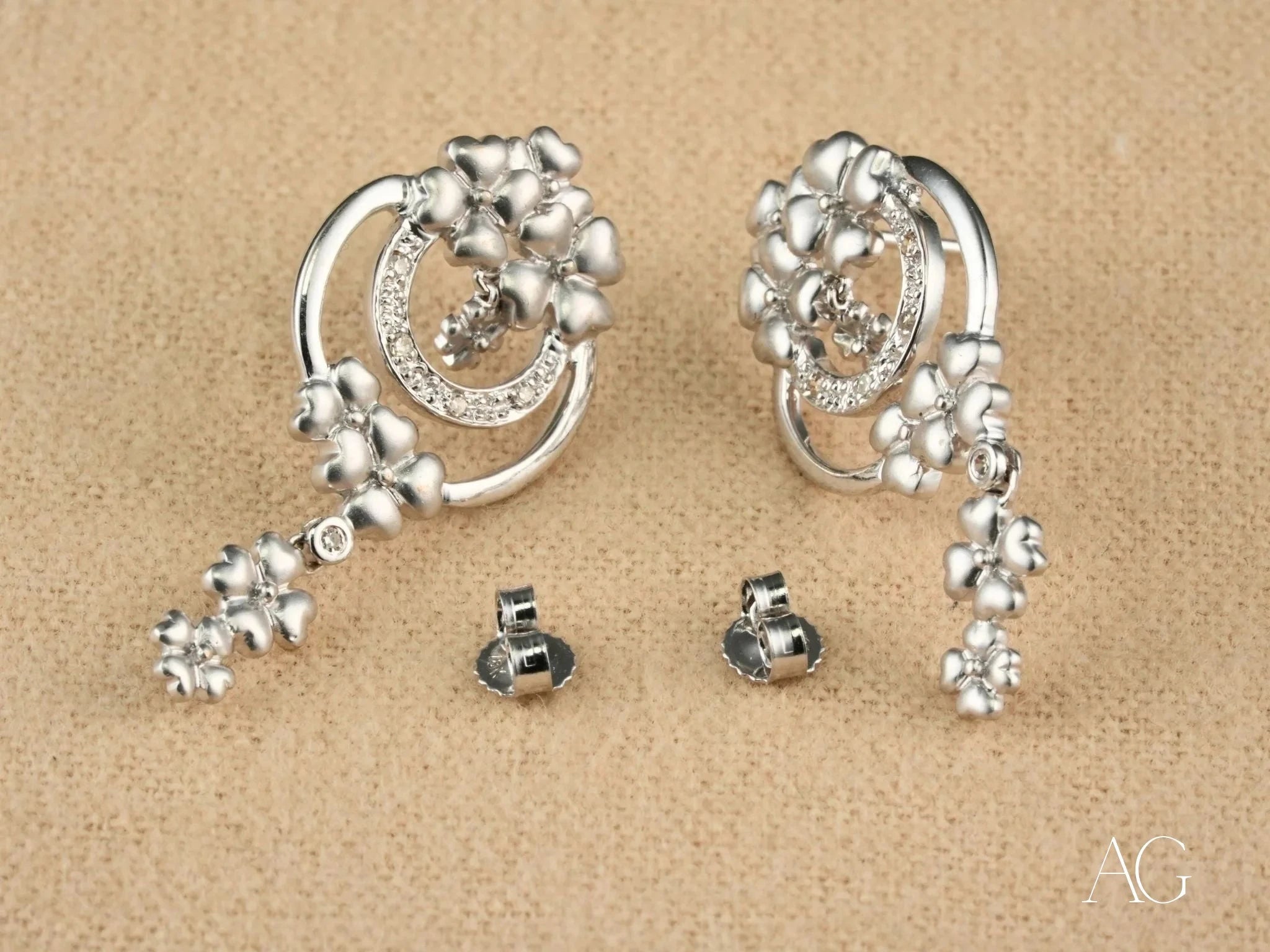 18K Gold Diamond Earrings for Women - Elegant Floral Design Stud Earrings - Perfect for Weddings, Parties & Special Occasions