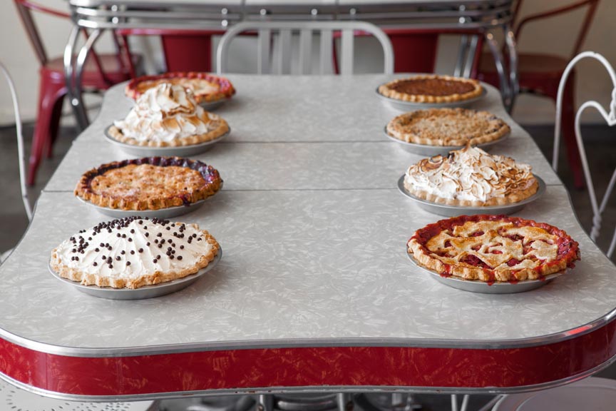 KitchenDance 9 Inch Heavy Duty Aluminum Pie Pans - Oven & Freezer Safe Disposable Pie Tins for Baking, Cooking & Food Storage - Restaurant & Bakery Supplies - Reusable & Recyclable Aluminum Foil Pans (100 Pack, Silver) - Perfect for Pies, Quiches, Casseroles & Meal Prep