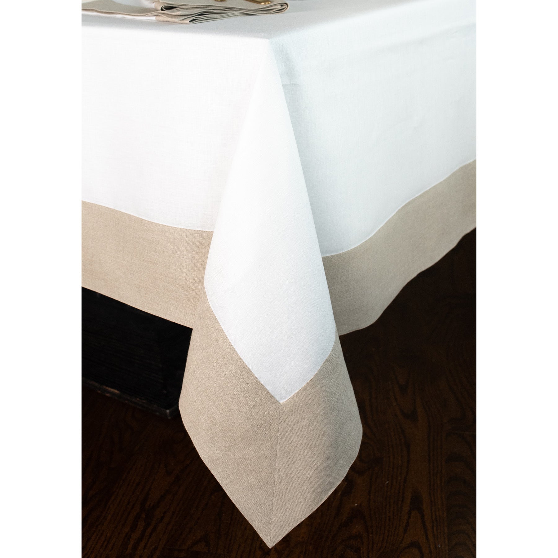 Stylish Contempo Tablecloth - Waterproof & Wrinkle-Free - Perfect for Dining, Parties & Home Decor