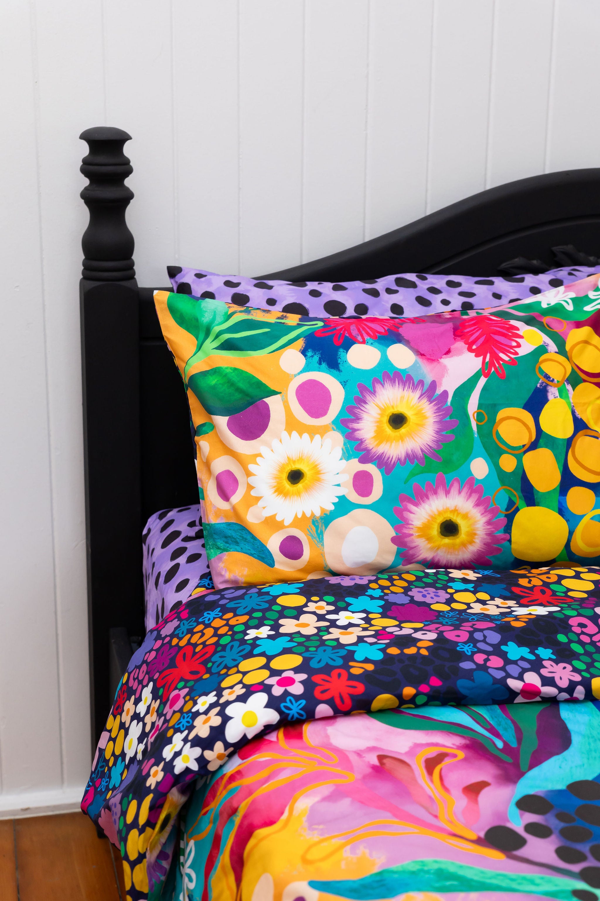 Kasey Rainbow Matilda Quilt Cover Set - Soft & Stylish Bedding for Cozy Nights - Perfect for Master Bedrooms, Guest Rooms & Dorm Decor