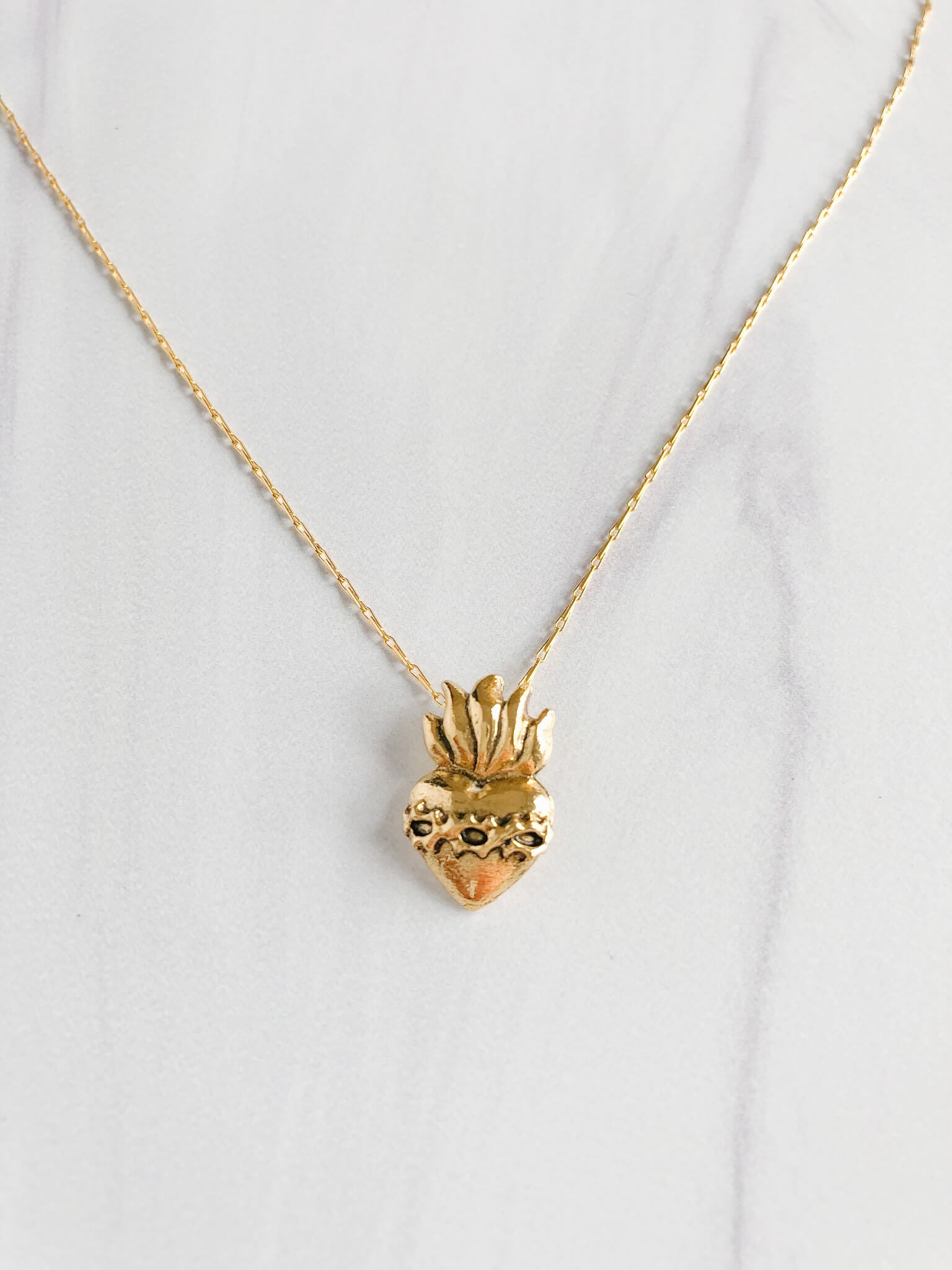 Sacred Heart Necklace - Elegant Religious Jewelry for Women, Gift for Baptism, First Communion & Confirmation - Perfect for Church, Weddings & Special Occasions