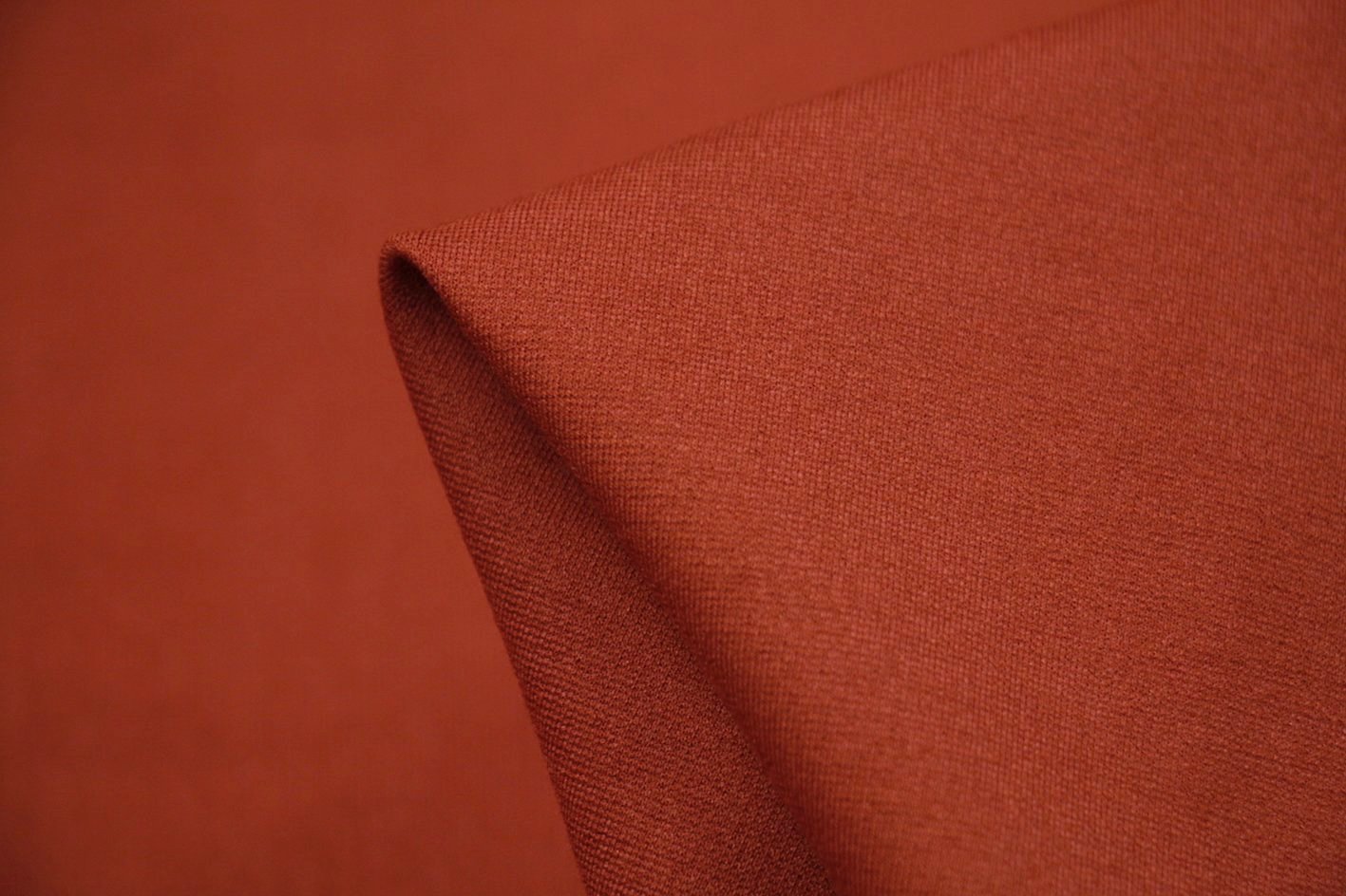 Barn Red Alaska Ponti - Premium Outdoor Paint for Wood & Metal Surfaces - Perfect for Fences, Sheds & Farm Equipment