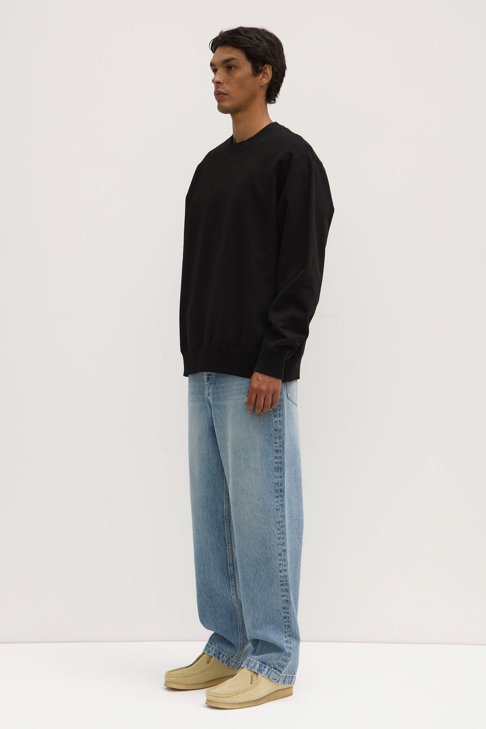 Men's Weekender Crew Neck Fleece Sweatshirt - Soft Casual Pullover for Travel & Lounge - Perfect for Weekend Getaways & Relaxation