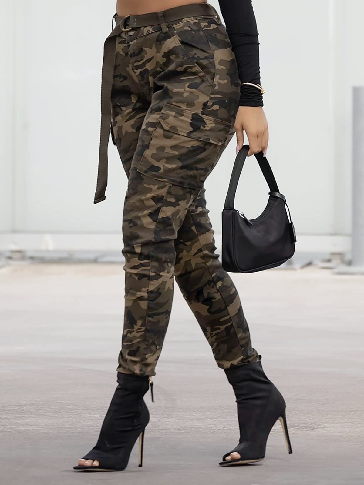 ZODLLS Women's Camo Cargo Pants - Elastic Waist Jogger Pants with Pockets | Cool Camouflage Trousers for Casual Wear, Outdoor & Street Fashion