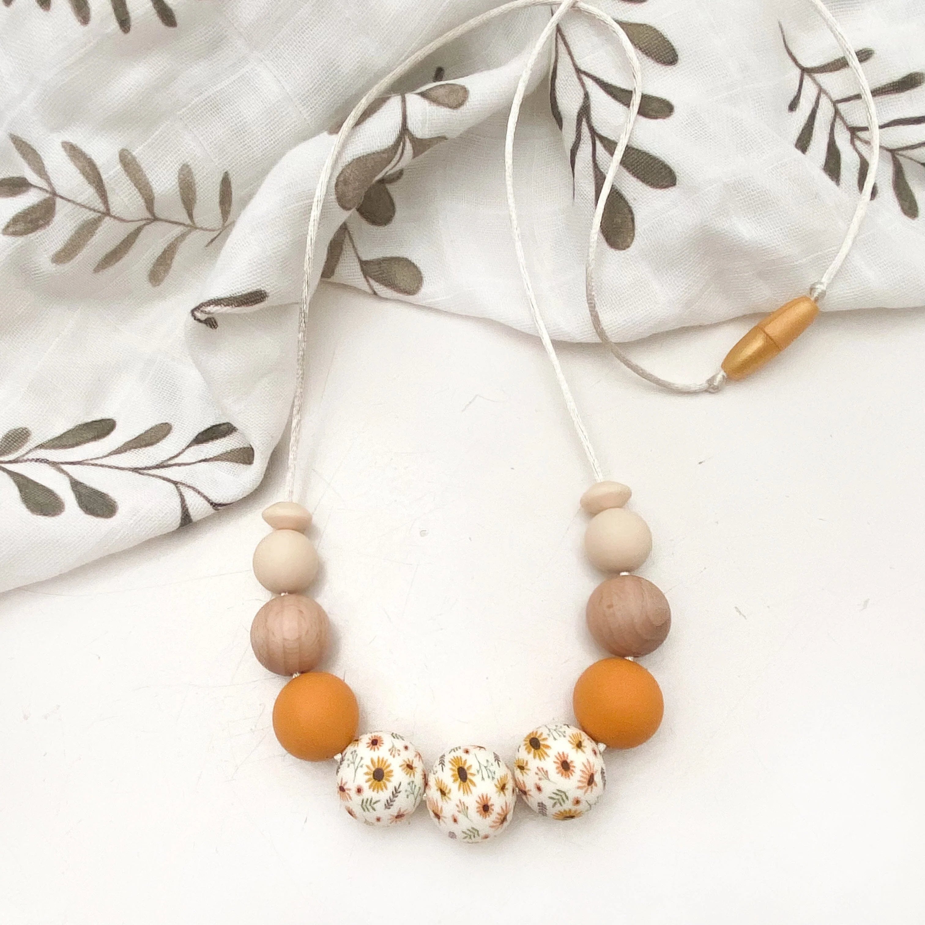 Spring Bloom Silicone Necklace - Amber Sunflower Pendant for Women, Fashion Jewelry Gift for Mom, Sister, Girlfriend - Perfect for Weddings, Parties & Everyday Wear