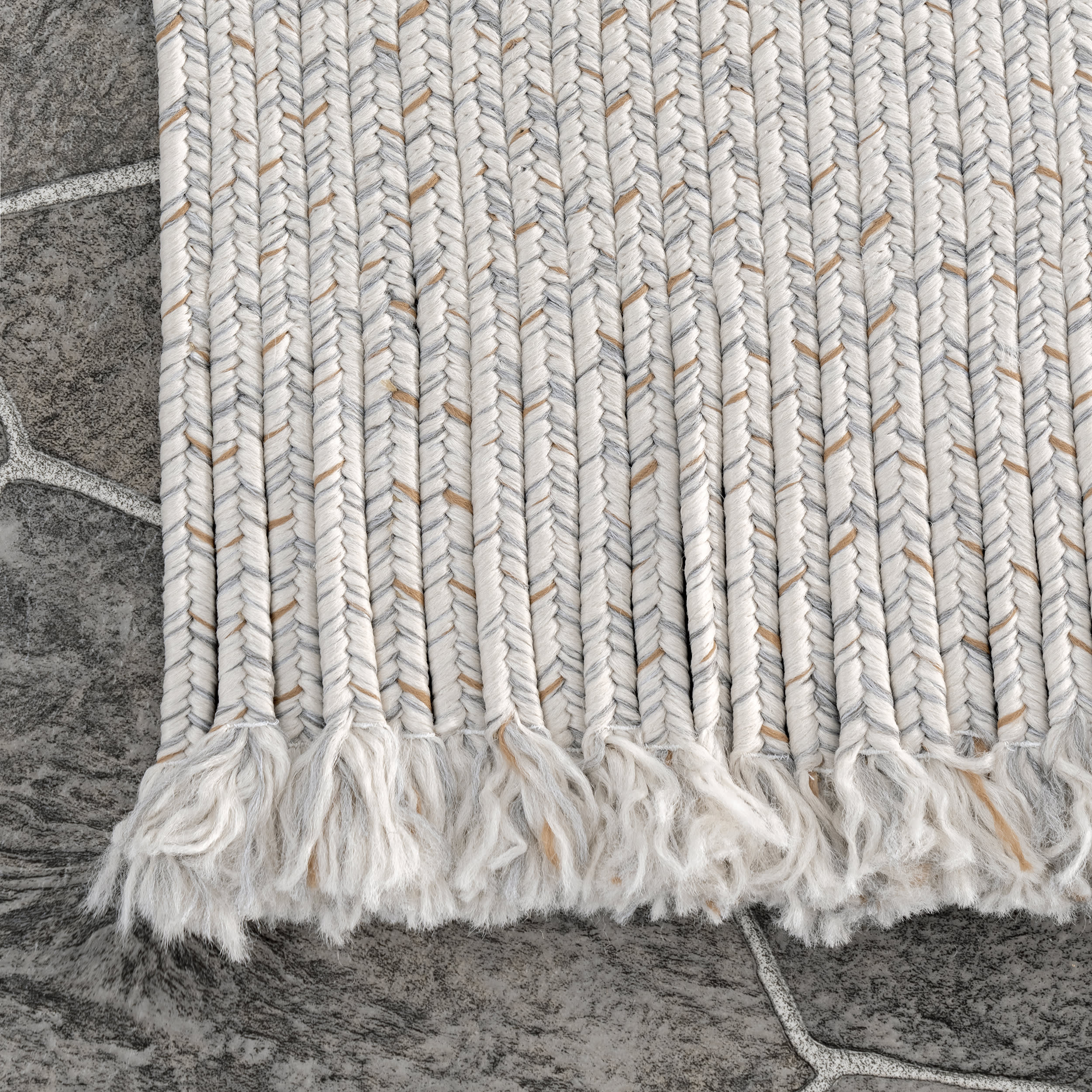 Stylish Ashen Braided Tassel Area Rug - Soft Ivory Indoor/Outdoor Decor for Living Room, Bedroom & Patio