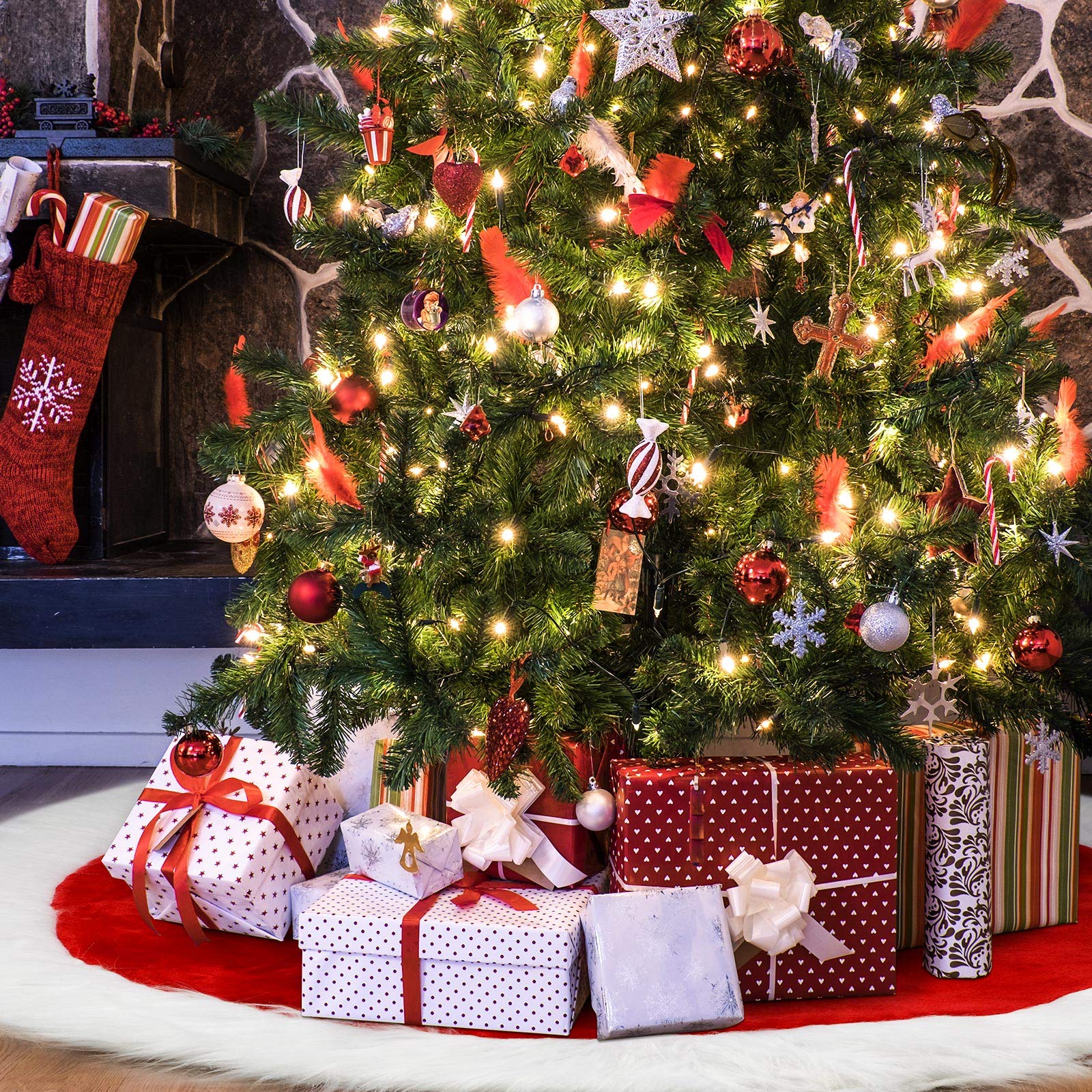 31.5 Inch Red & White Faux Fur Christmas Tree Skirt - Plush Holiday Decor for Xmas Party, Home & Outdoor Decorations | Perfect for Living Room, Fireplace & Festive Gatherings