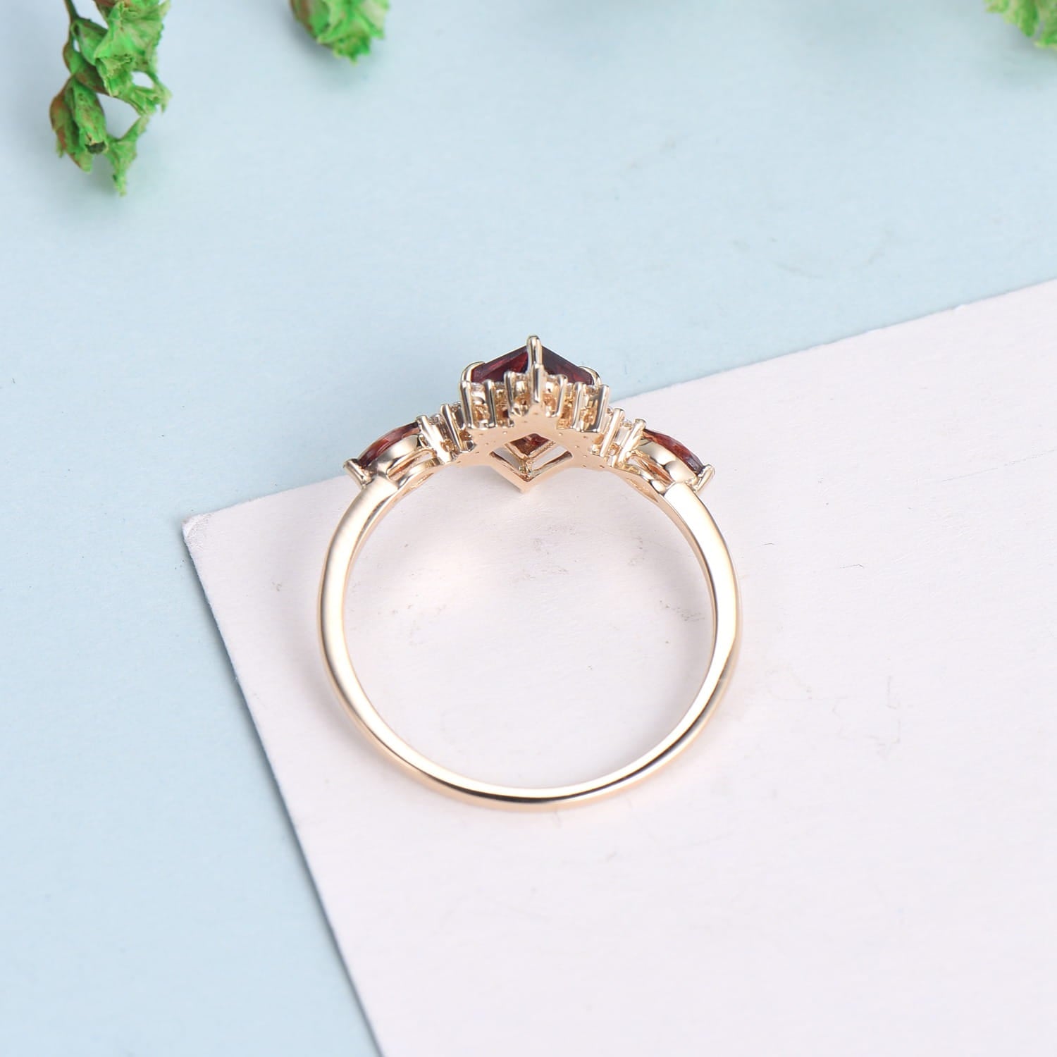 Vintage Art Deco Marquise Garnet Engagement Ring - 14K Gold Kite Cut Garnet Wedding Band for Women, Promise Ring, Valentine's Day & Christmas Gift - Perfect for Proposals, Anniversaries & Special Occasions