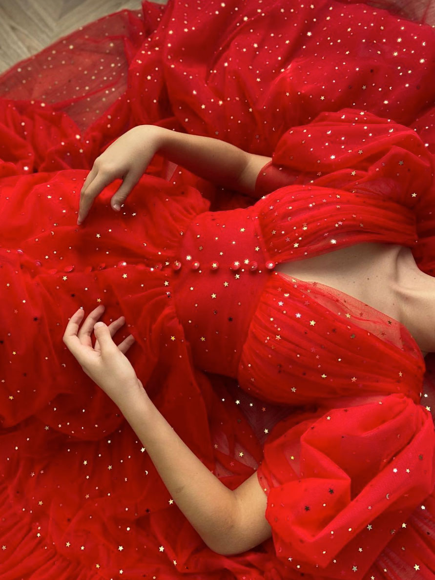 Elegant Red V-Neck Tulle Tea Length Prom Dress | Formal Evening Gown for Homecoming, Quinceañera & Special Occasions