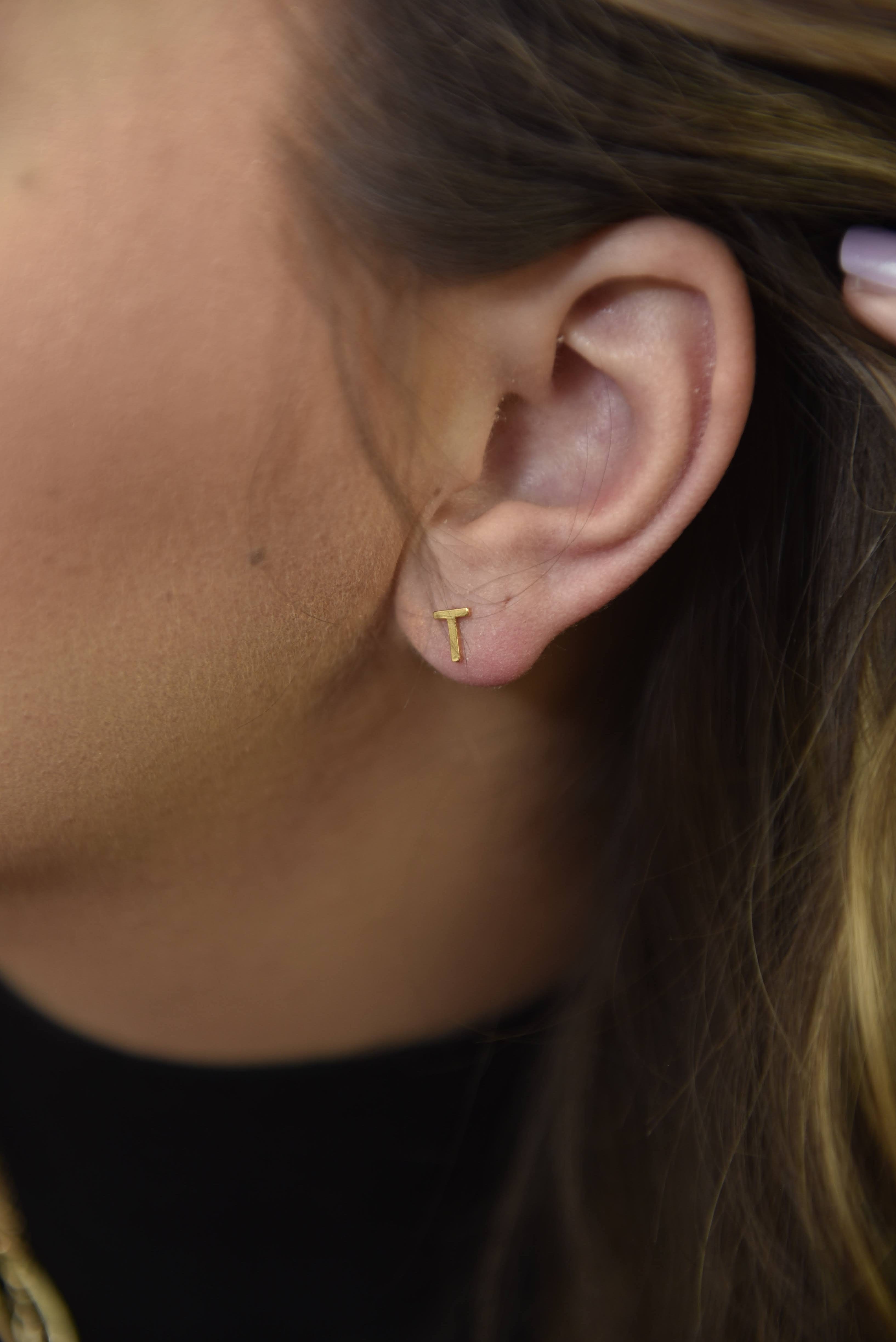 Gold Initial Stud Earrings for Women - Personalized A-Z Letter Earrings - Minimalist Dainty Jewelry Gift for Her - Perfect for Everyday Wear, Birthdays & Special Occasions