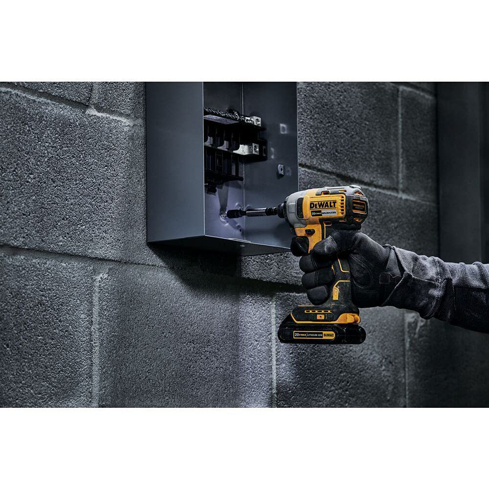DEWALT 20V MAX Brushless Cordless Impact Driver Kit with 1/4
