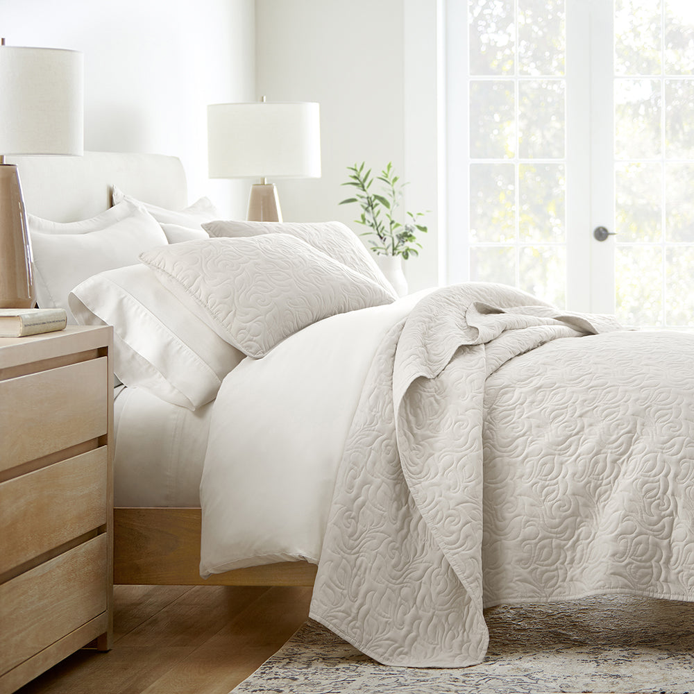 3 Piece Floral Stitch Quilted Coverlet Set - Soft Bedspread for Queen Size Bed - Perfect for Master Bedroom, Guest Room & Cozy Home Decor
