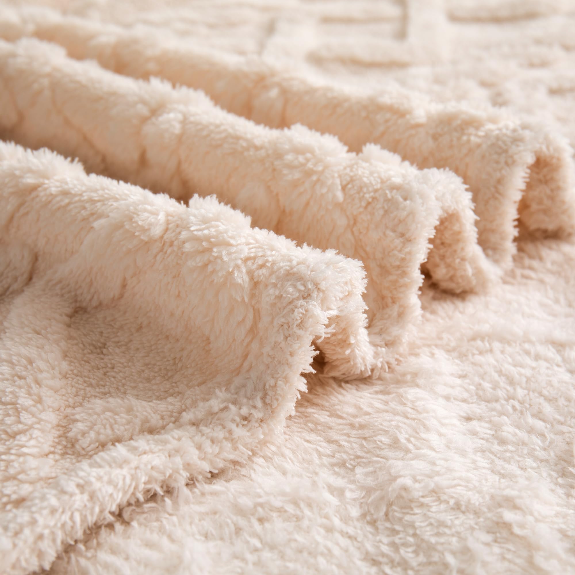 QSTEHEML Super Soft Fleece Throw Blanket - Cozy Warm Flannel Blanket for Kids & Toddlers, Thick Lightweight Decorative Travel Blanket for Couch, Sofa, Bed - Perfect for Home, Office & Travel - White, 30