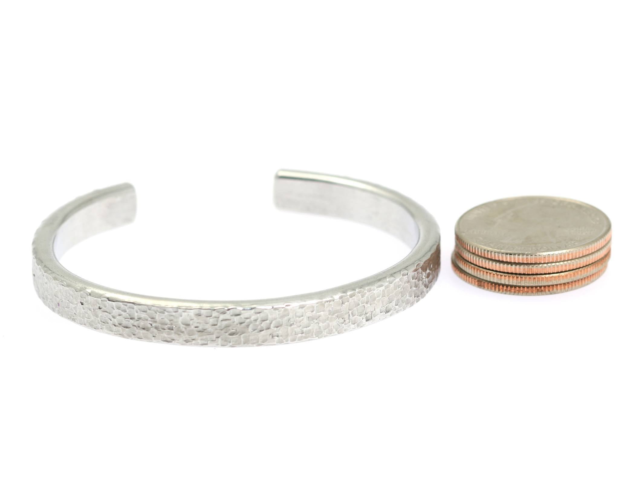 Stylish Thin Textured Aluminum Cuff Bracelet for Women - Lightweight Fashion Jewelry for Everyday Wear, Parties & Special Occasions