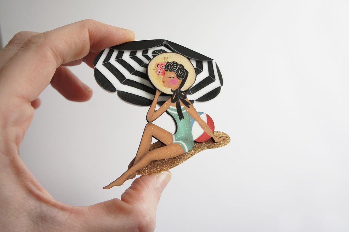 Laliblue Beach Girl Brooch - Elegant Seashell & Starfish Pin for Women - Perfect for Summer Outfits, Beach Vacations & Boho Fashion Accessories