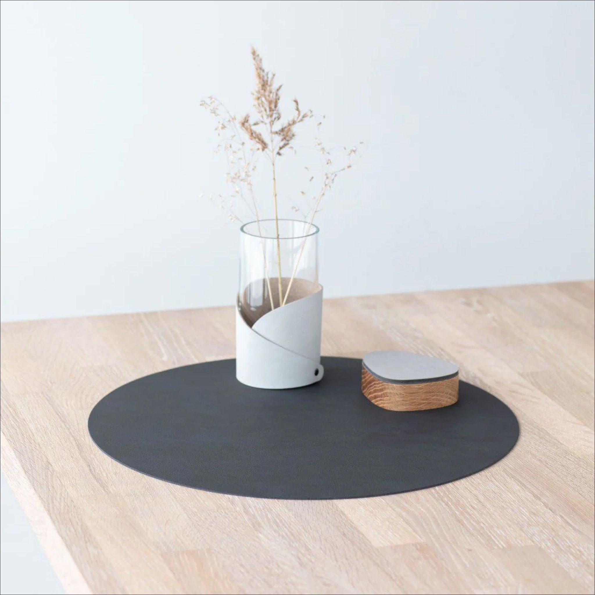 Premium LIND DNA Nupo Round Table Placemat - Black Non-Slip Placemat for Dining Table, Kitchen, Restaurant & Party Decor