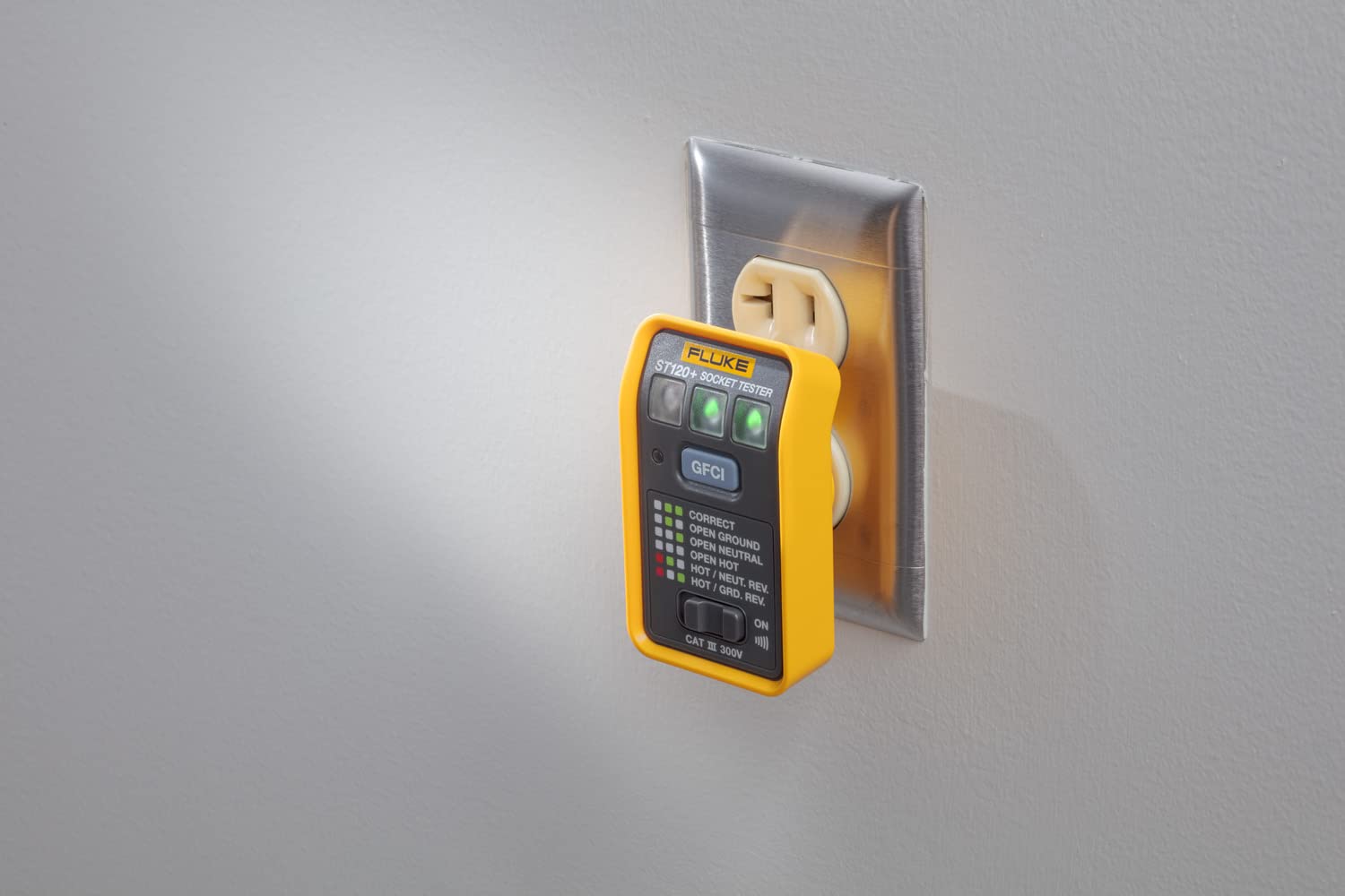 Fluke ST120+ GFCI Outlet Tester with Audible Alarm - Essential Electrical Safety Tool for Home & Professional Use