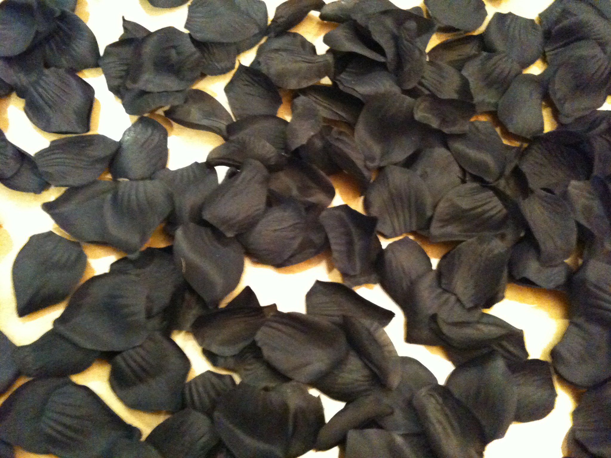 500 Black Silk Rose Petals - Premium Artificial Flower Petals for Wedding Decorations, Party Favors, Bridal Shower, Centerpieces & Romantic Home Decor