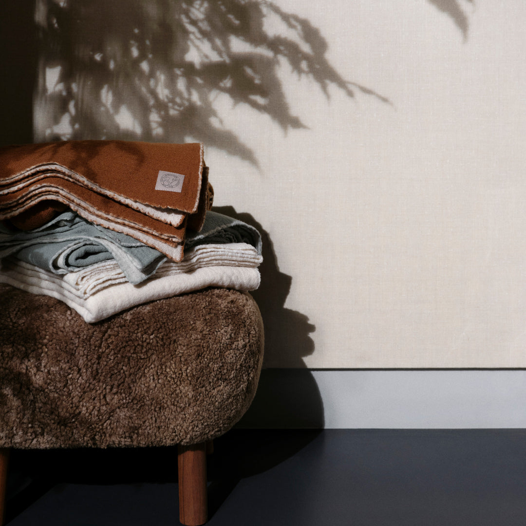 Soft & Cozy SC34 Fleece Blanket - Perfect for Bed, Couch & Travel - Machine Washable & Hypoallergenic