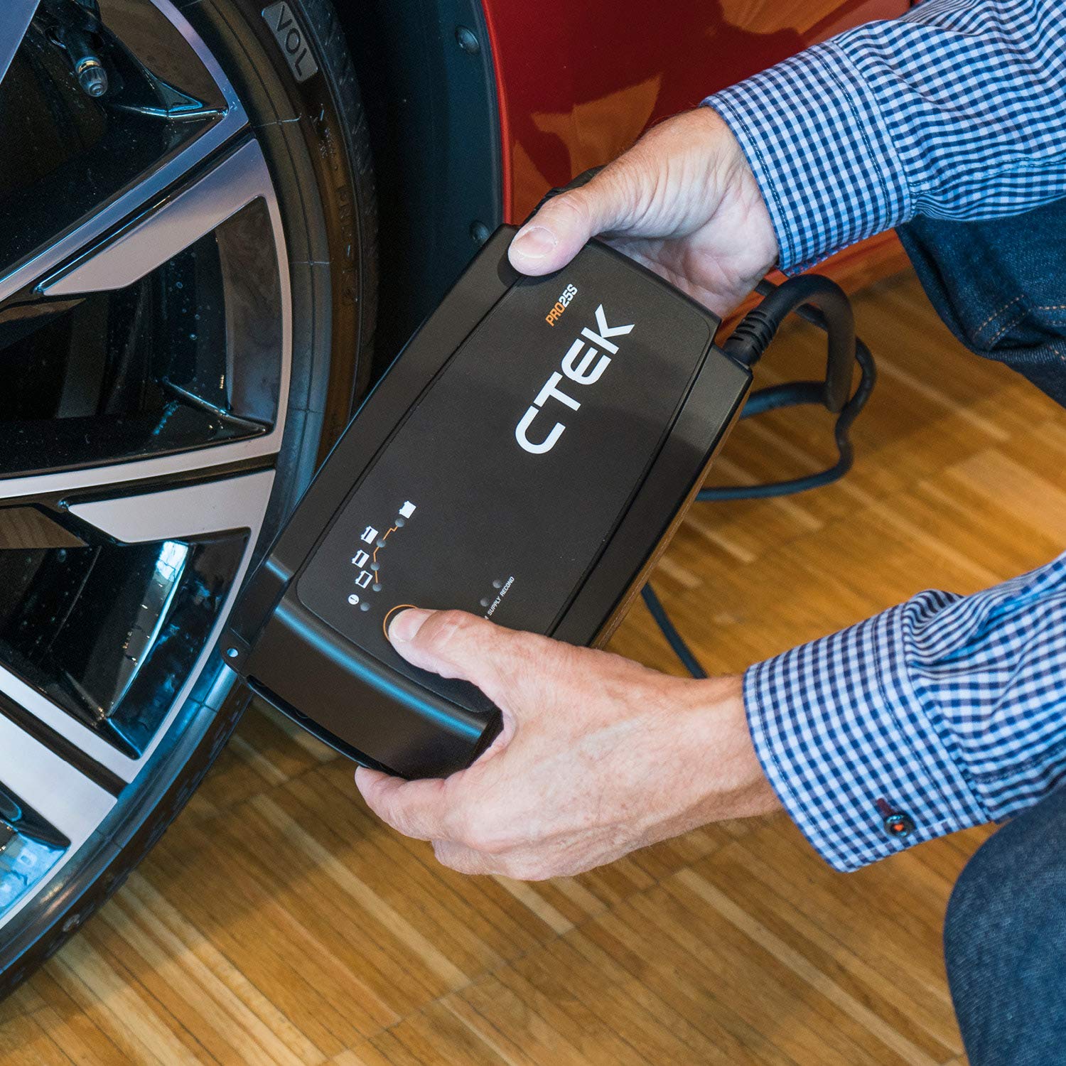CTEK PRO25S 12V Battery Charger & Maintainer for Cars, Trucks, Motorcycles - Lithium Ion Charger with Recondition Mode & Desulfator - Perfect for Winter Storage & Vehicle Maintenance