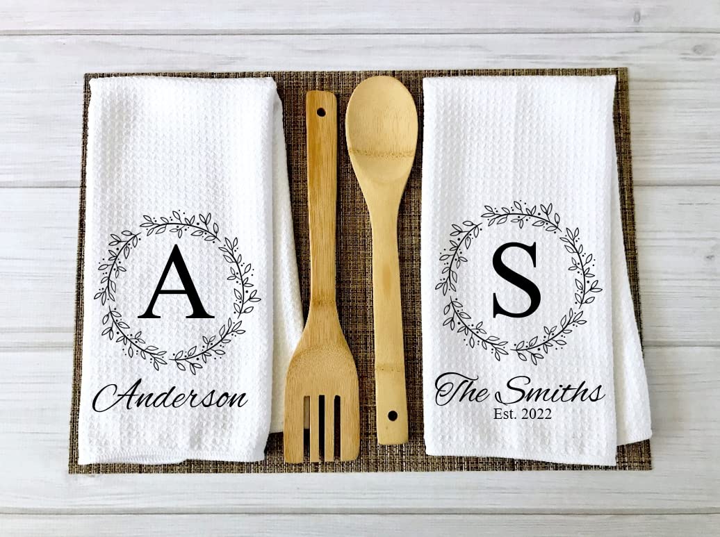 Custom Monogram Kitchen Towel with Wreath Design - Personalized Family Name Dish Towel for Kitchen Decor, Hand Towel & Housewarming Gift - Perfect for Everyday Use, Hosting, and Gifting
