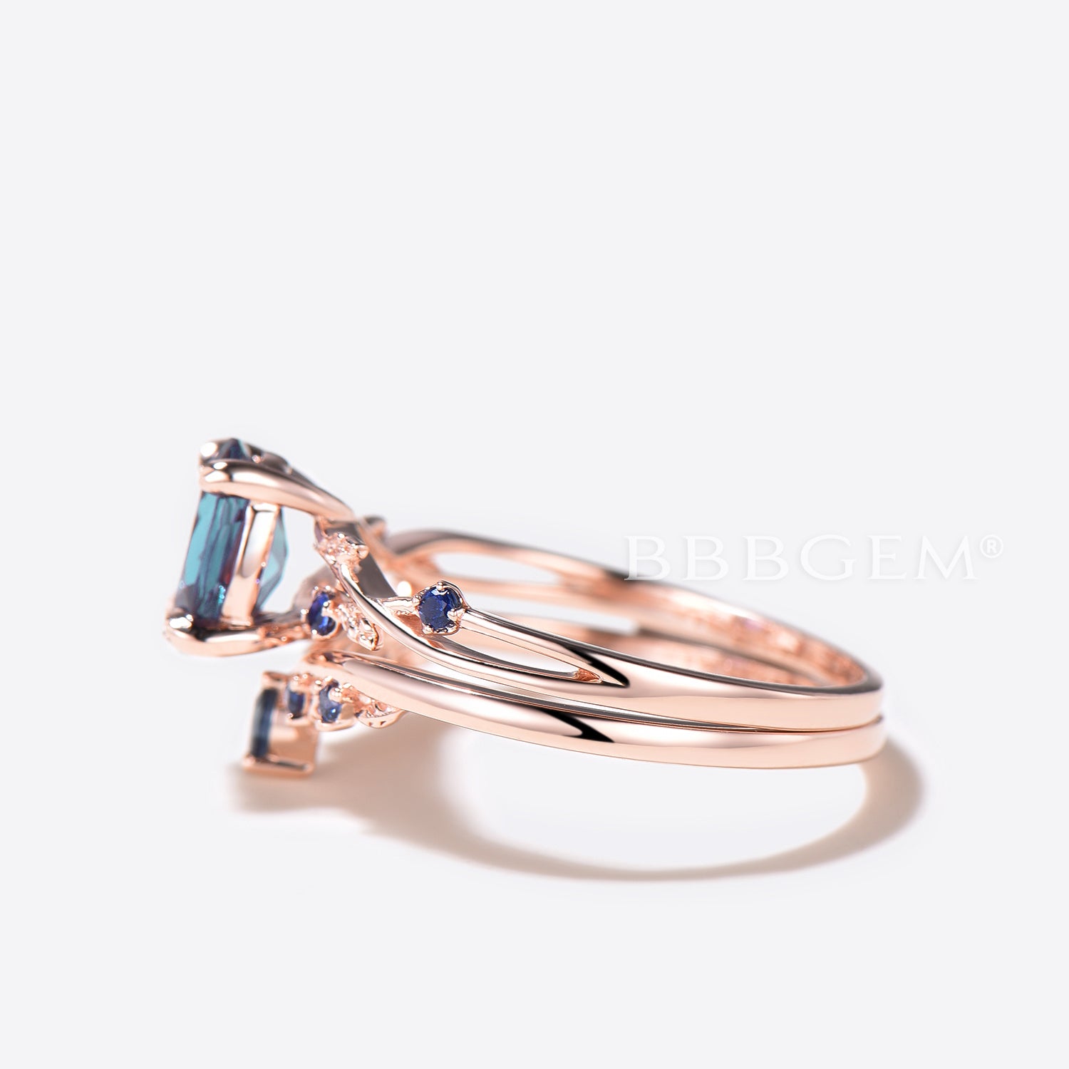 Twisted Vine Oval Color Changing Alexandrite Ring with Leaf Design & Blue Sapphire Accents – Perfect for Weddings, Anniversaries, and Special Occasions