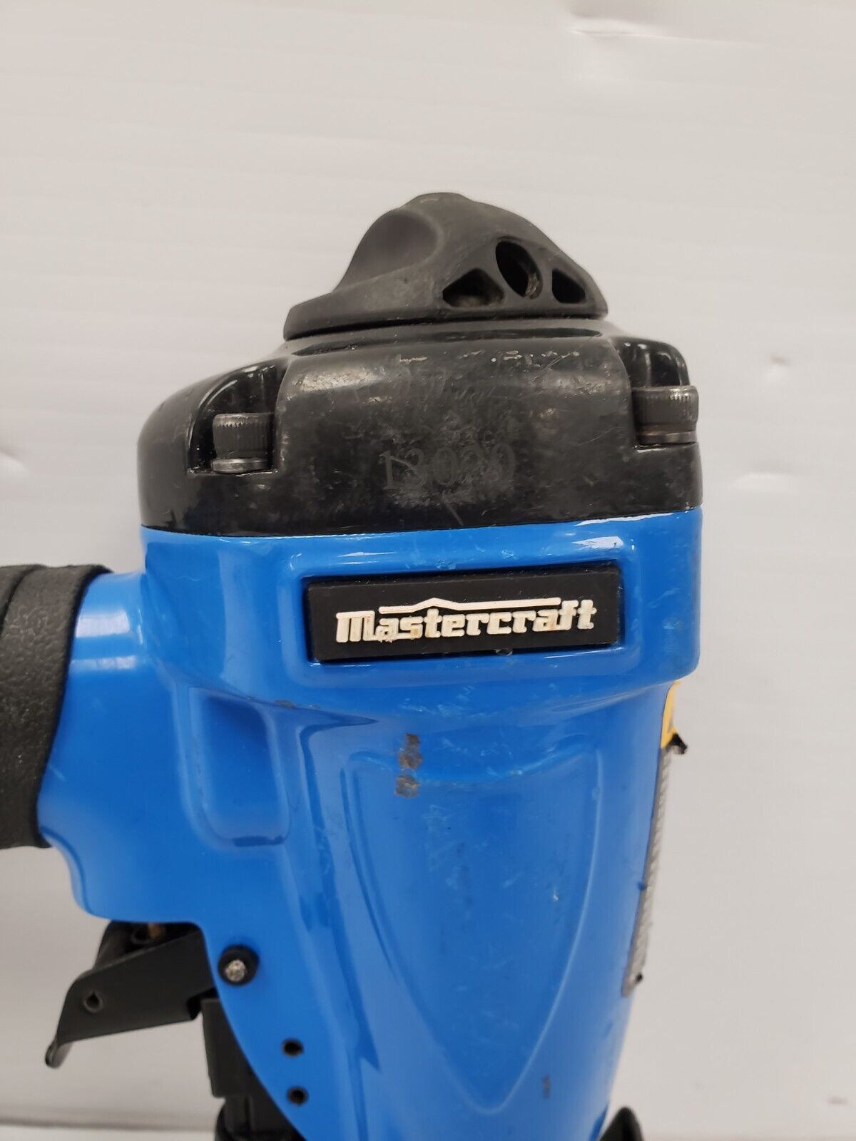 Mastercraft 058-8132-2 Heavy Duty Air Stapler for Upholstery, Carpentry & DIY Projects - Pneumatic Staple Gun for Furniture, Woodworking & Home Repairs