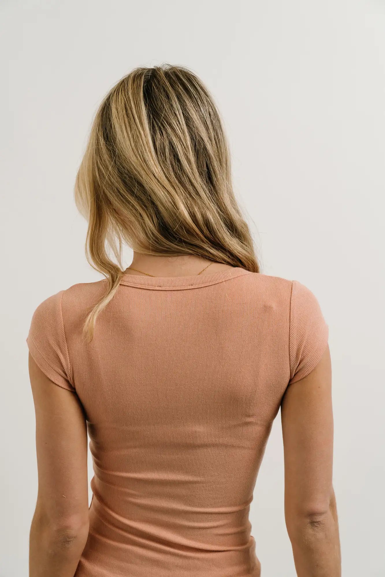 Oaklynn Ribbed Peach Top for Women - Soft Stretch Knit Tee - Casual & Layering Essential - Perfect for Everyday Wear, Work, and Weekend Outfits