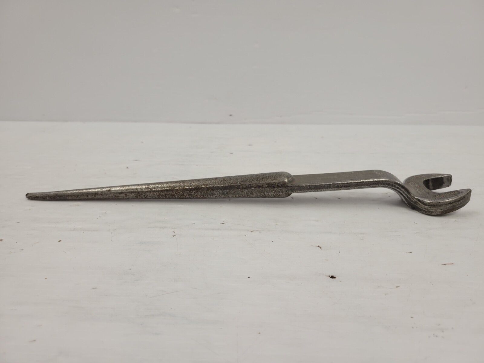 KleinTools 3212 H Spud Wrench - Heavy Duty Steel Construction, Adjustable for Plumbing & HVAC Work - Perfect for Pipe Fitting, Mechanical Repairs, and Construction Projects
