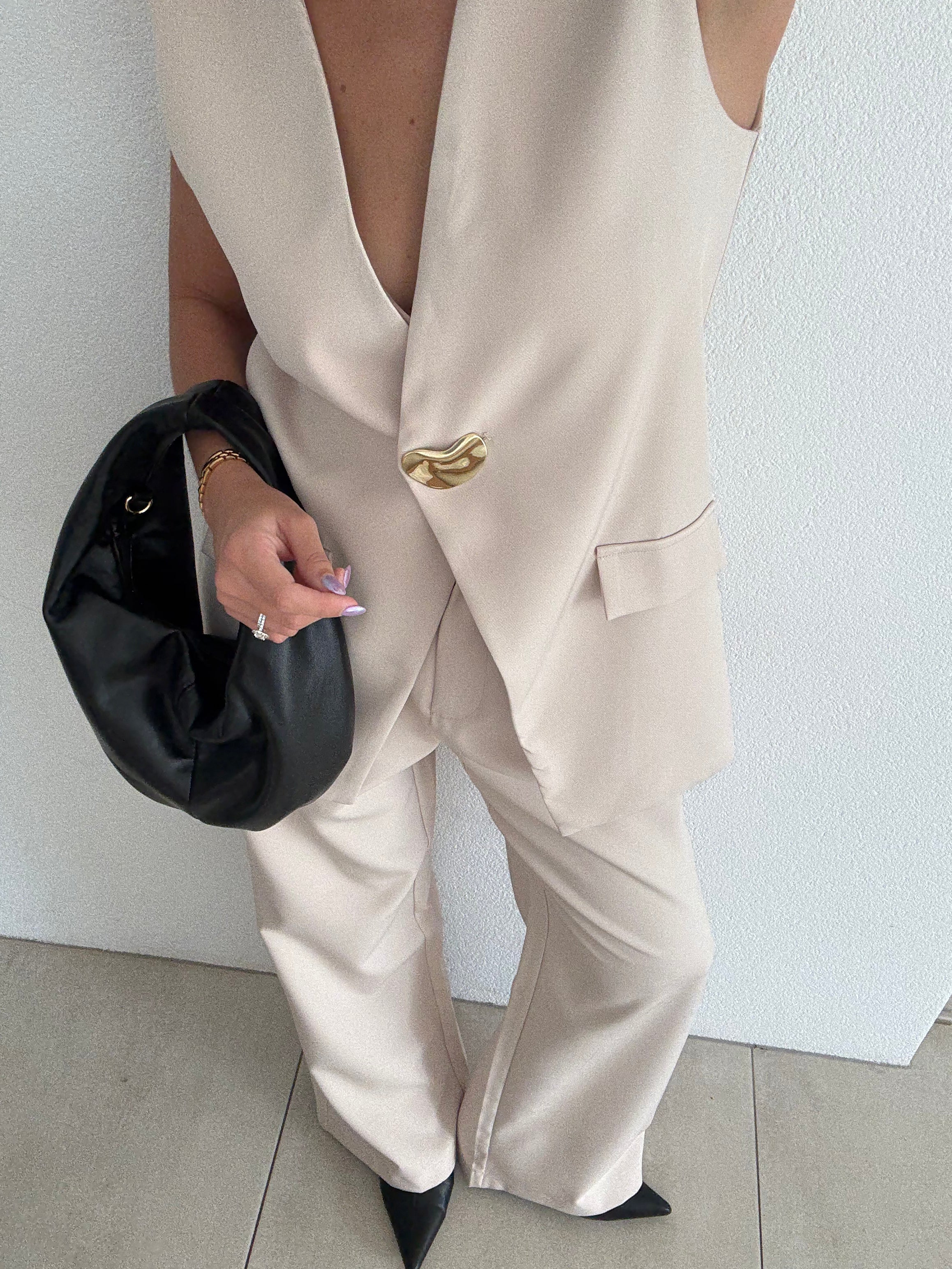 Alina Vest for Women - Stylish Beige Casual Vest for Layering, Fall & Winter Fashion - Perfect for Office, Travel & Outdoor Activities