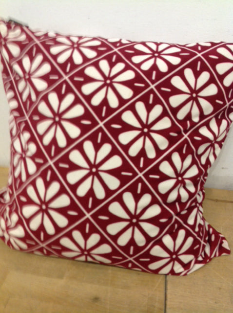 Cozy 18-Inch Red & White Fleece Print Pillow - Soft & Warm for Bed, Sofa & Home Decor - Perfect for Living Room, Bedroom & Dorm Comfort