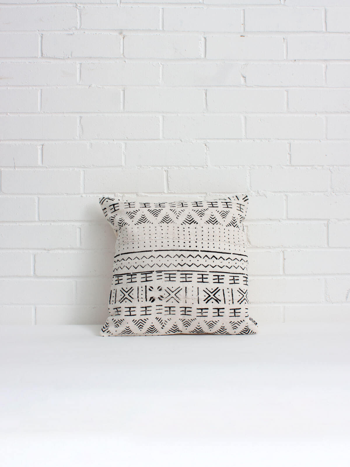 Handmade White Mudcloth Pillow Covers - Boho Chic Decorative Throw Pillows for Sofa, Bed & Home Decor - Perfect for Living Room, Bedroom & Bohemian Style Interiors