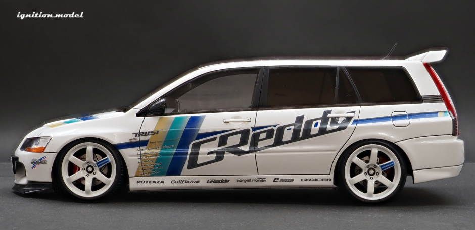 1:18 Scale Mitsubishi Lancer Evolution Wagon CT9W White Diecast Model Car - Collectible Japanese Sports Wagon for Display & Racing Enthusiasts