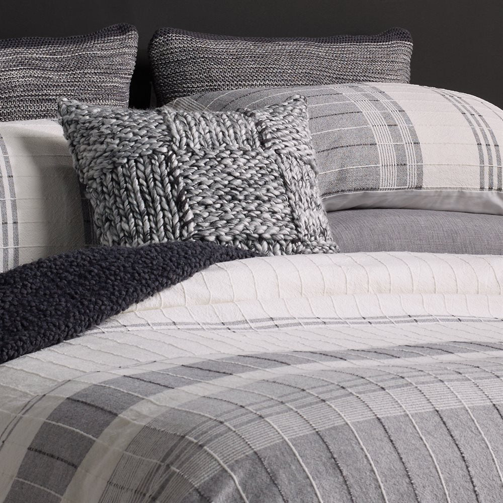 Premium Heinrick Queen Duvet Cover Set - 3 Piece Luxury Bedding with Pillow Shams - Soft & Breathable for All Seasons - Perfect for Master Bedroom, Guest Room & Hotel Decor